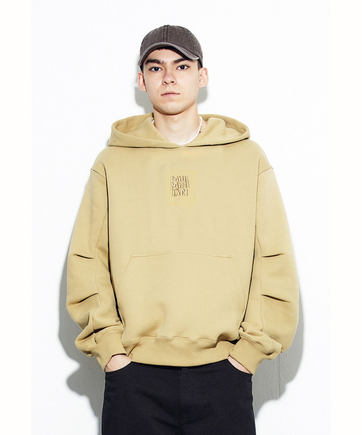 밀리밀리언(MILLIMILLION) COBBLESTONE SIGNATURE HOODY T21-BUTTER