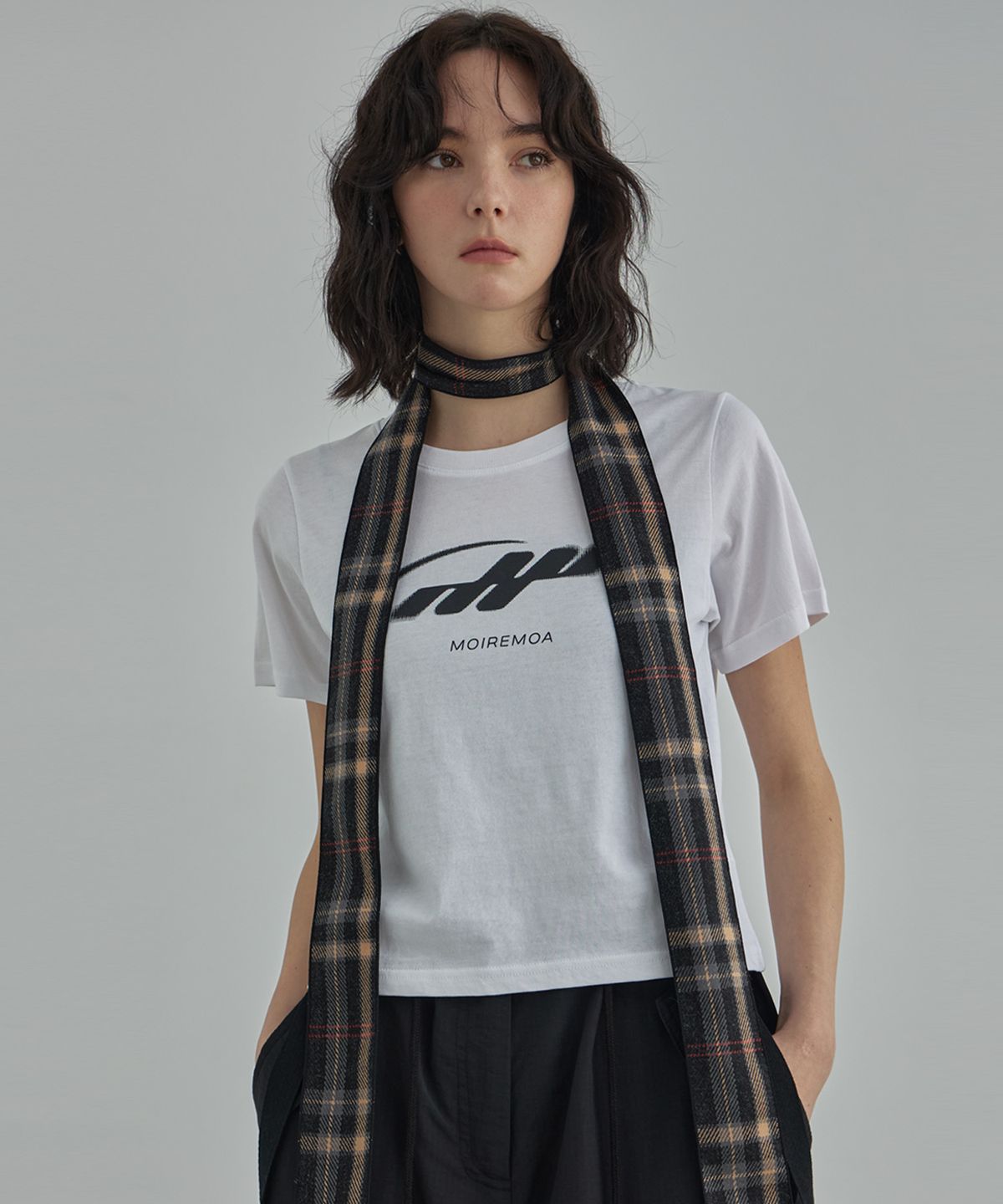 무아르모아(MOIREMOA) MM crop tee-white