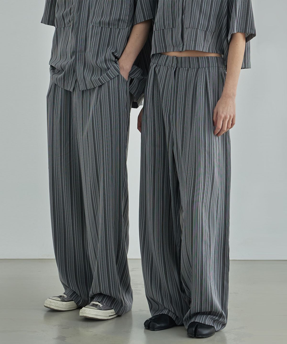 무아르모아(MOIREMOA) dotted S/T wide pants - black
