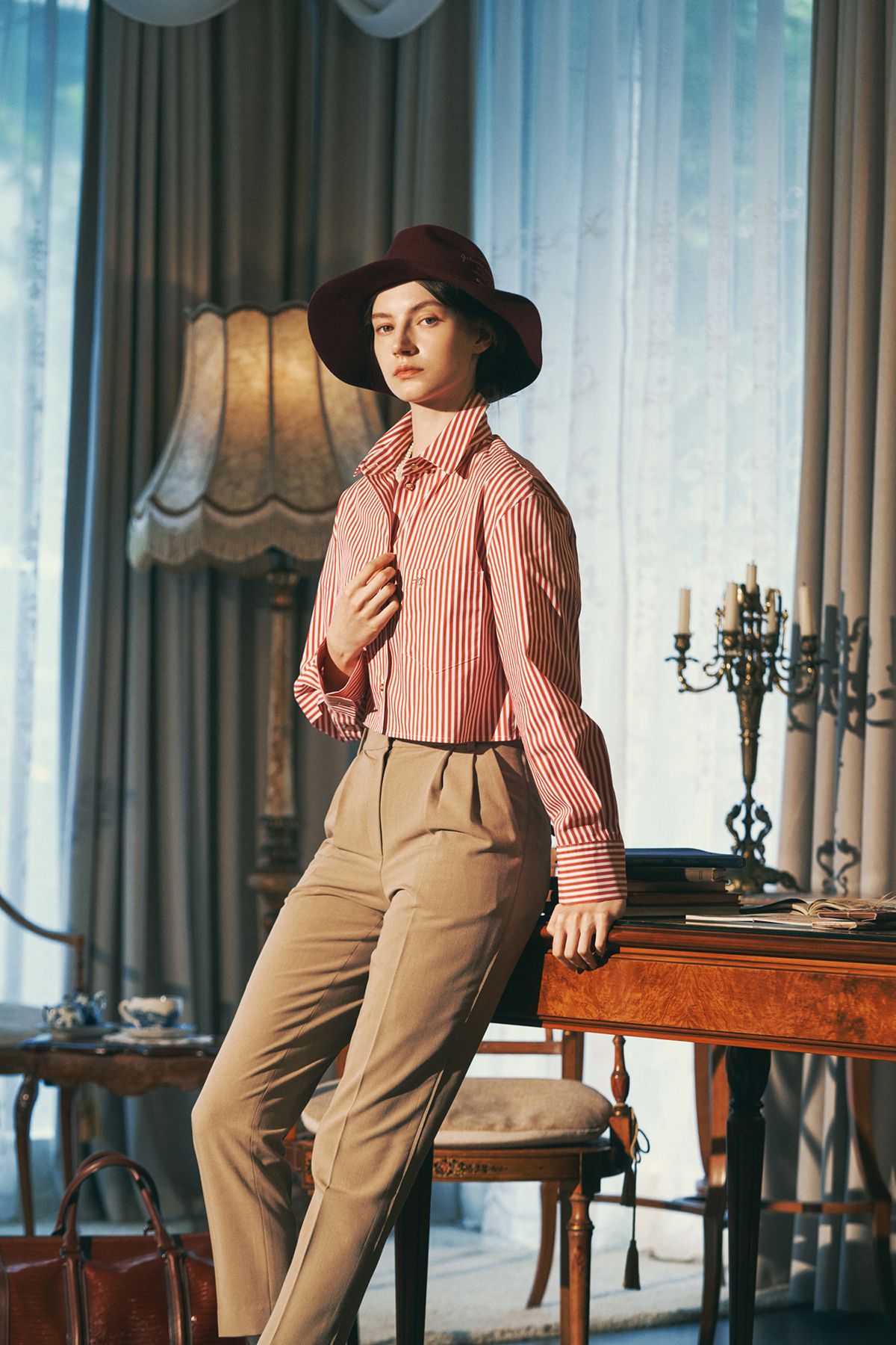 에이오더블유(AOW) STRIPED CROPPED SHIRT