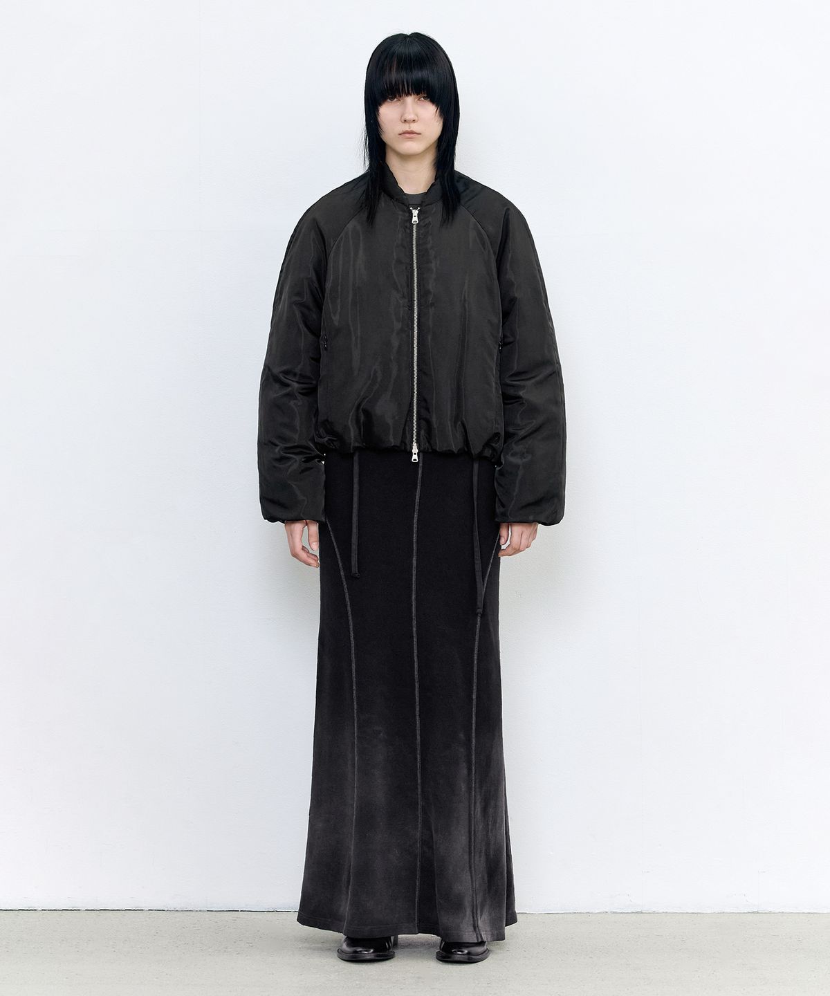 인사일런스 우먼(INSILENCE WOMEN) 샤이닝 다운 자켓 BLACK