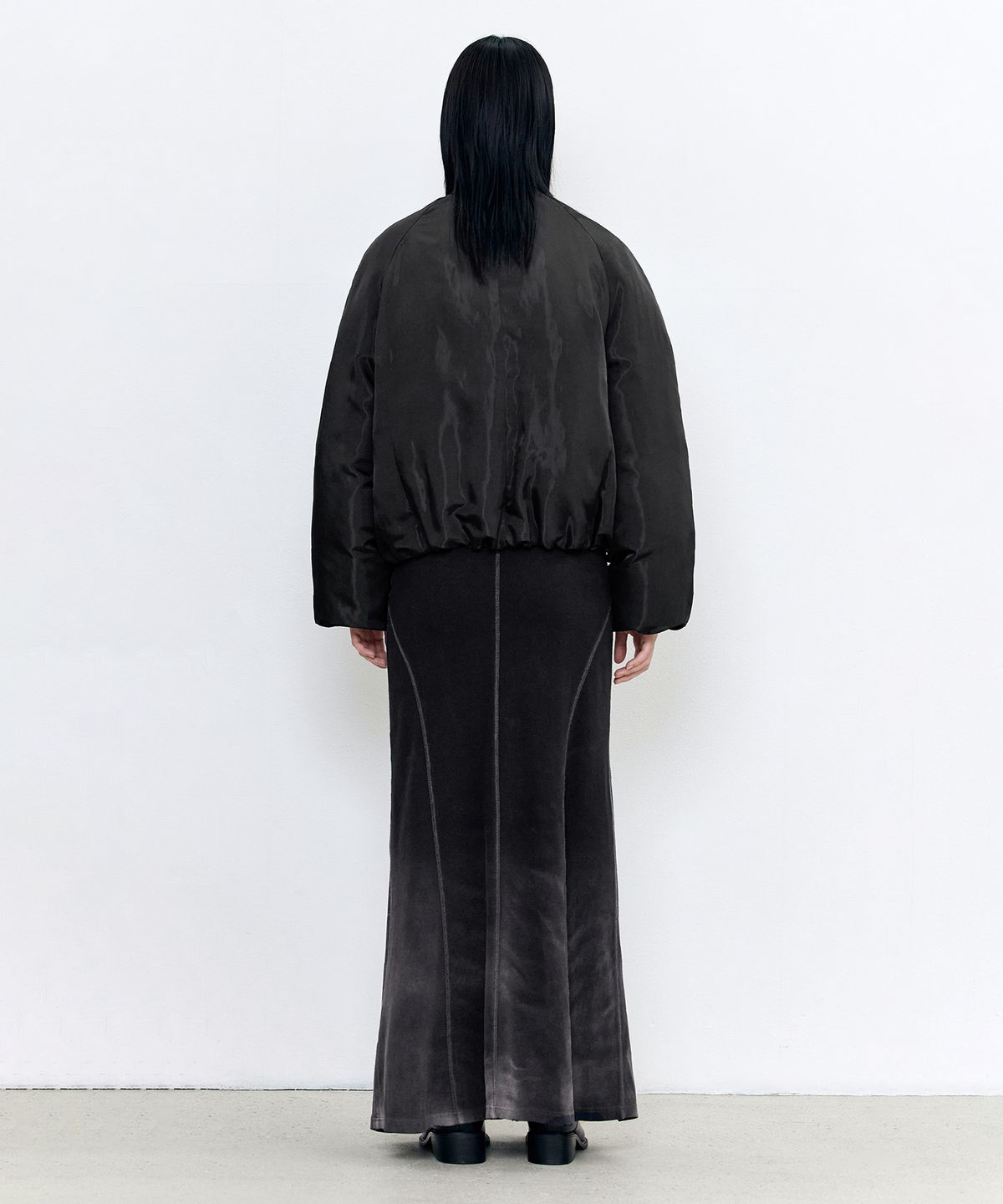 인사일런스 우먼(INSILENCE WOMEN) 샤이닝 다운 자켓 BLACK
