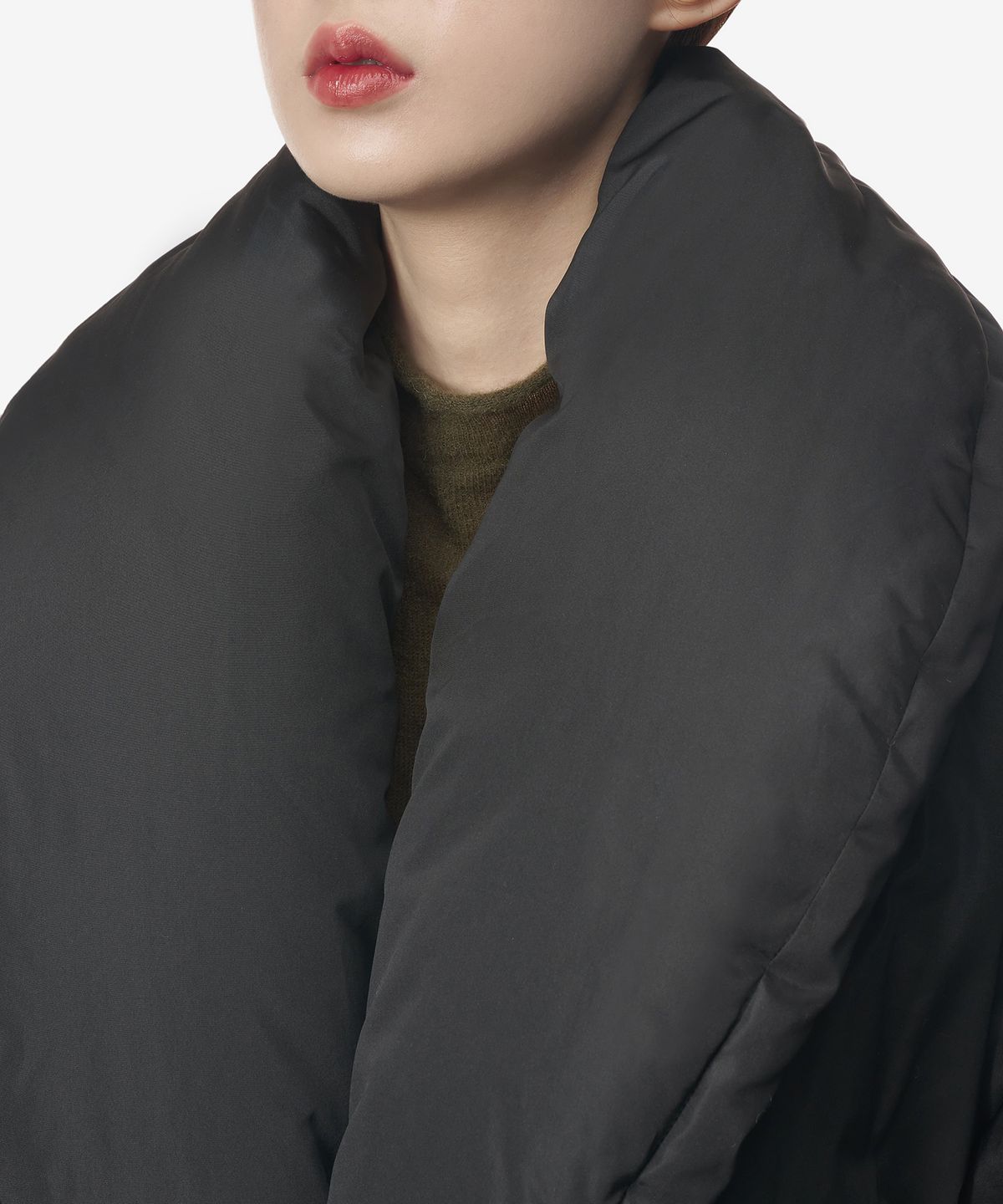 생로랑(SAINT LAURENT) 와이드 카라 패디드 재킷 - 블랙 / 764070Y070O1000