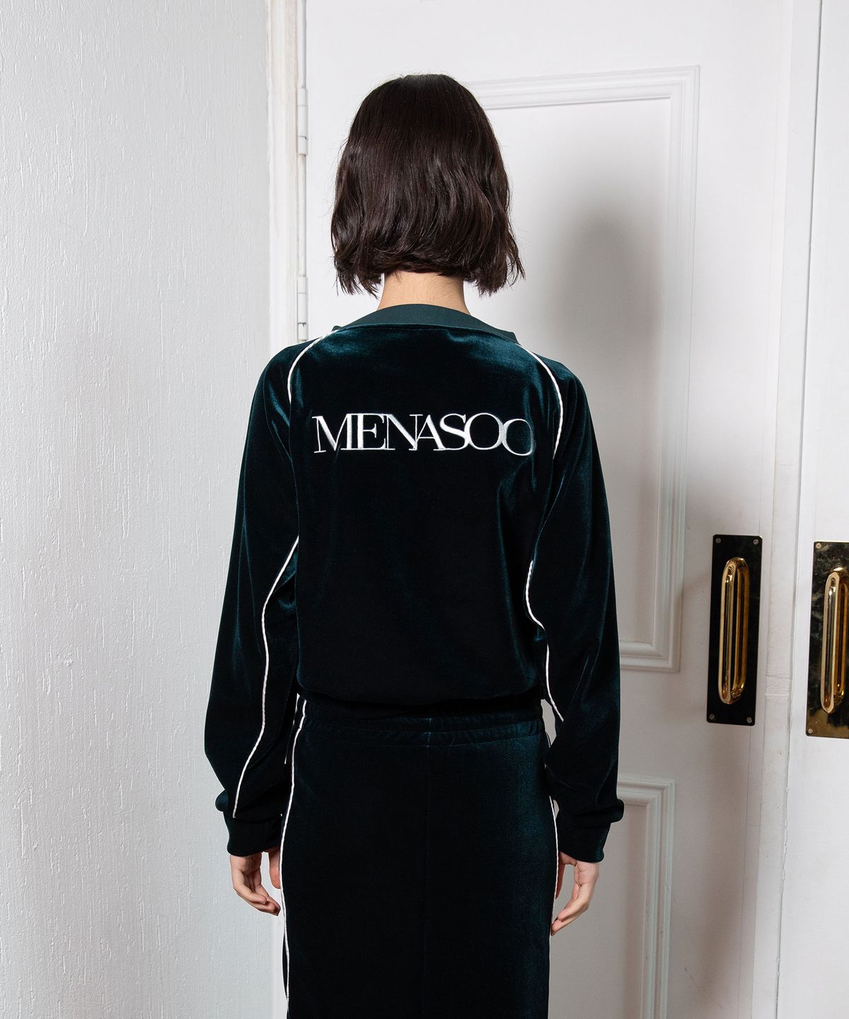 미나수(MENASOO) VELVET V-NECK TOP_GREEN