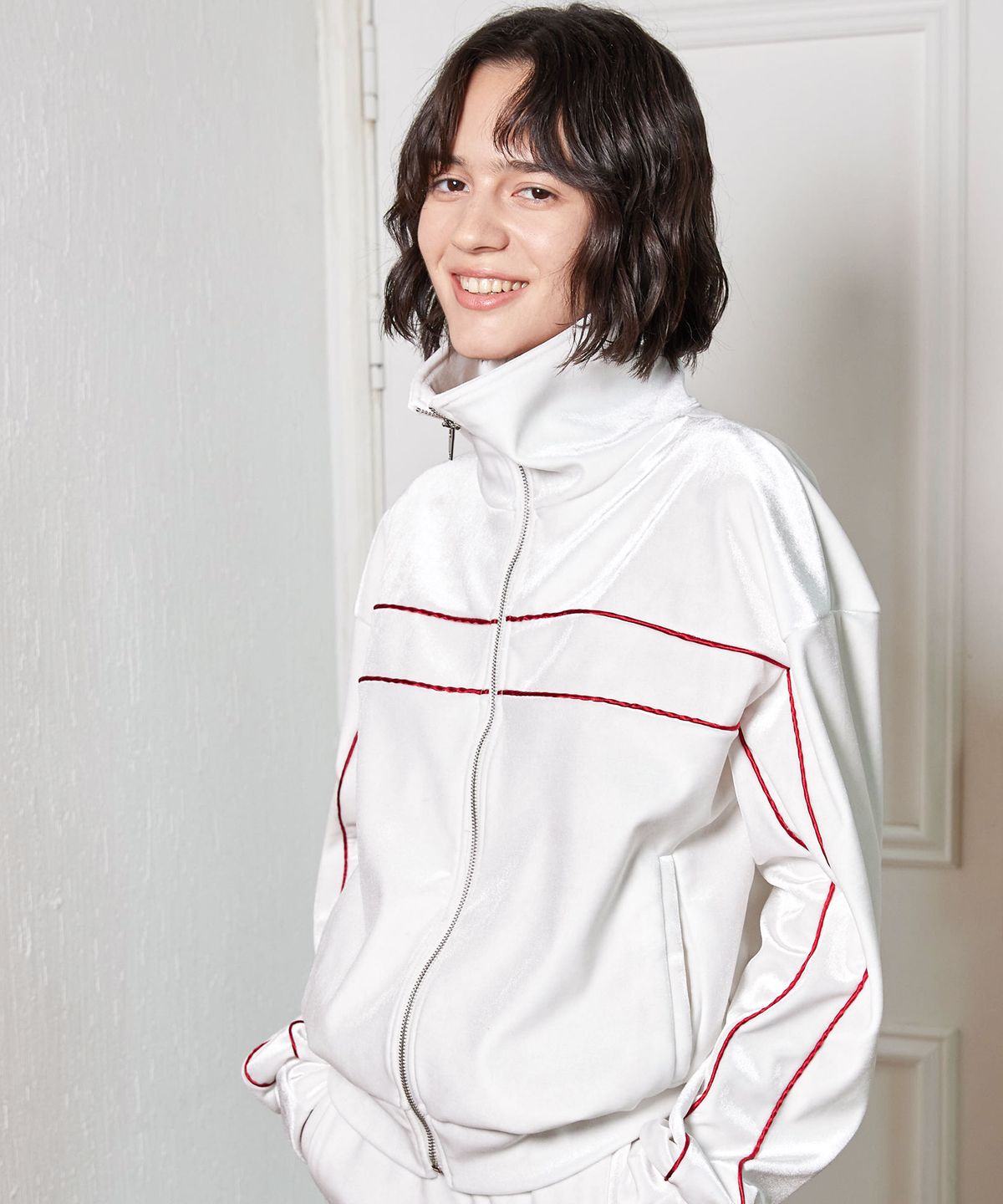 미나수(MENASOO) VELVET ZIP-UP JACKET_WHITE