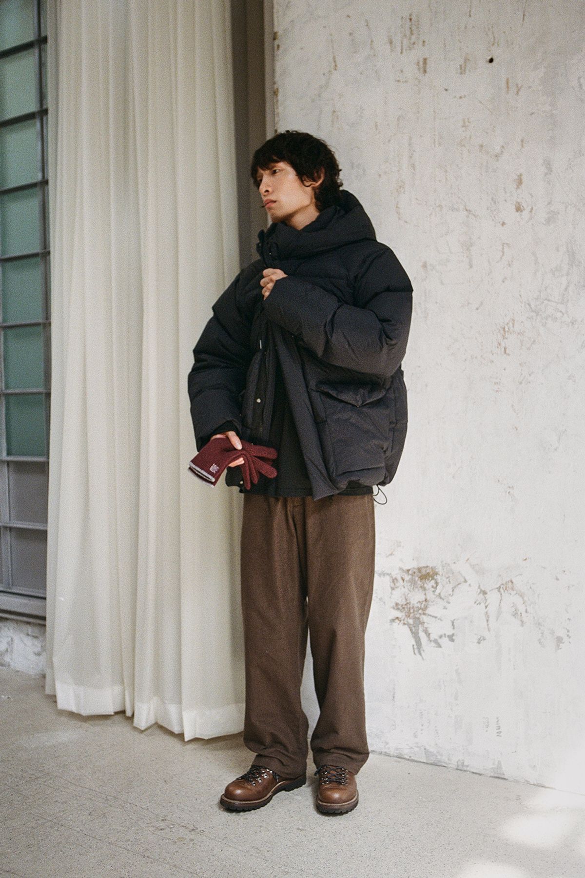 홀리선(HORLISUN) Northcove Raglan hood Goosedown Jacket Black Navy