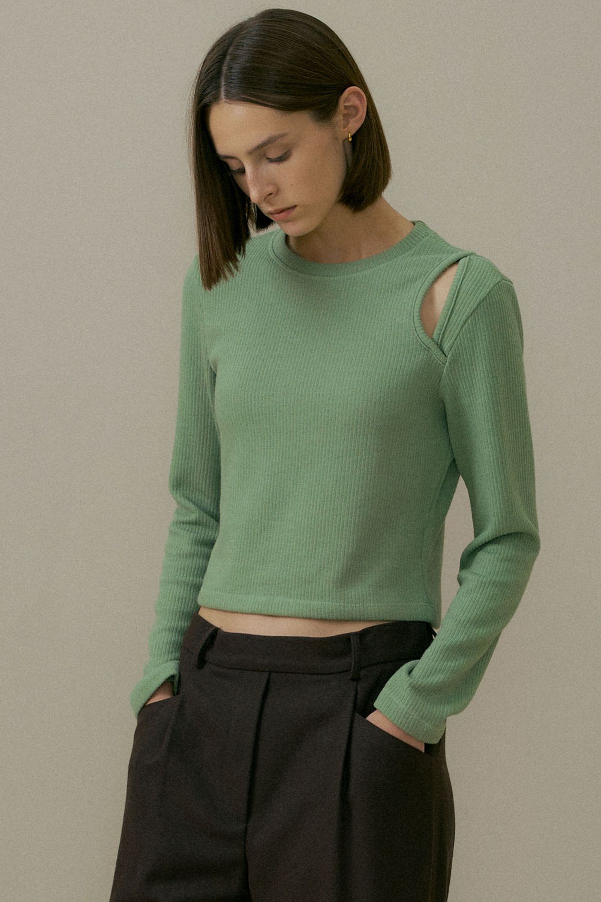 더페니(THE PENNY) SHOLDER SLIT LONG SLEEVE T