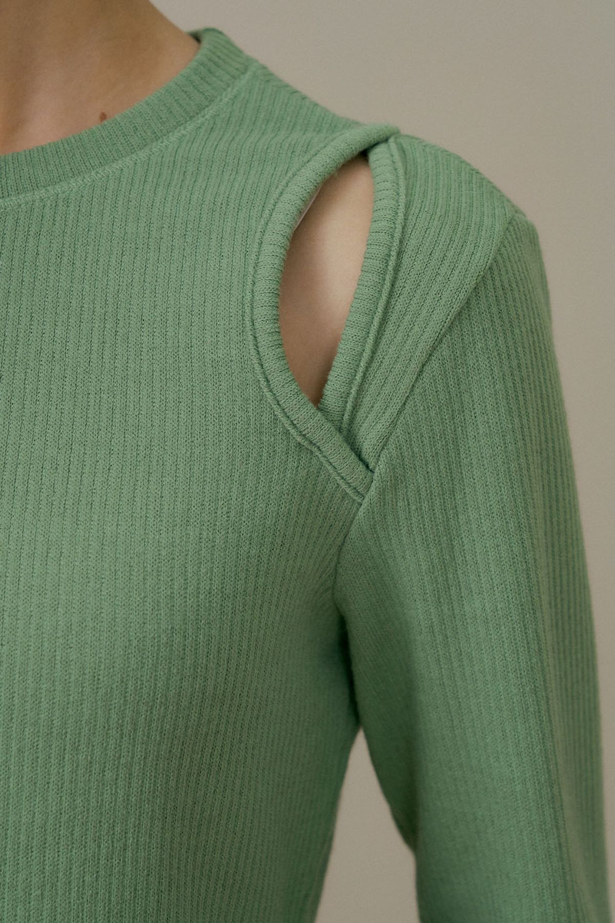 더페니(THE PENNY) SHOLDER SLIT LONG SLEEVE T
