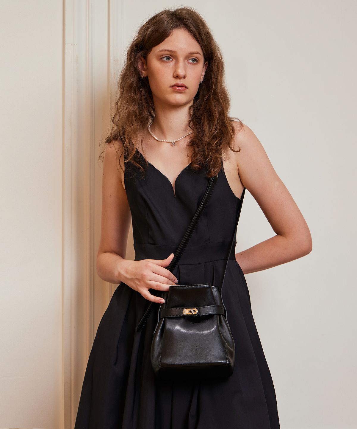 러브참(LOVECHARM) [밀라 아뮬렛 버킷백_블랙] Mila Amulet Bucket Bag _Black