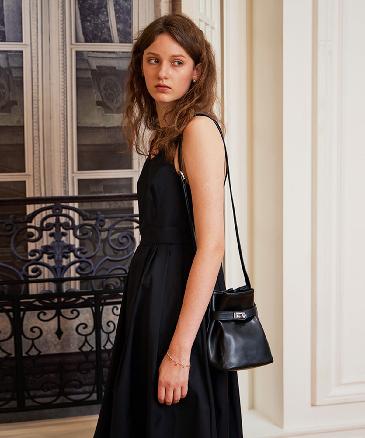 러브참(LOVECHARM) [밀라 아뮬렛 버킷백_블랙] Mila Amulet Bucket Bag _Black