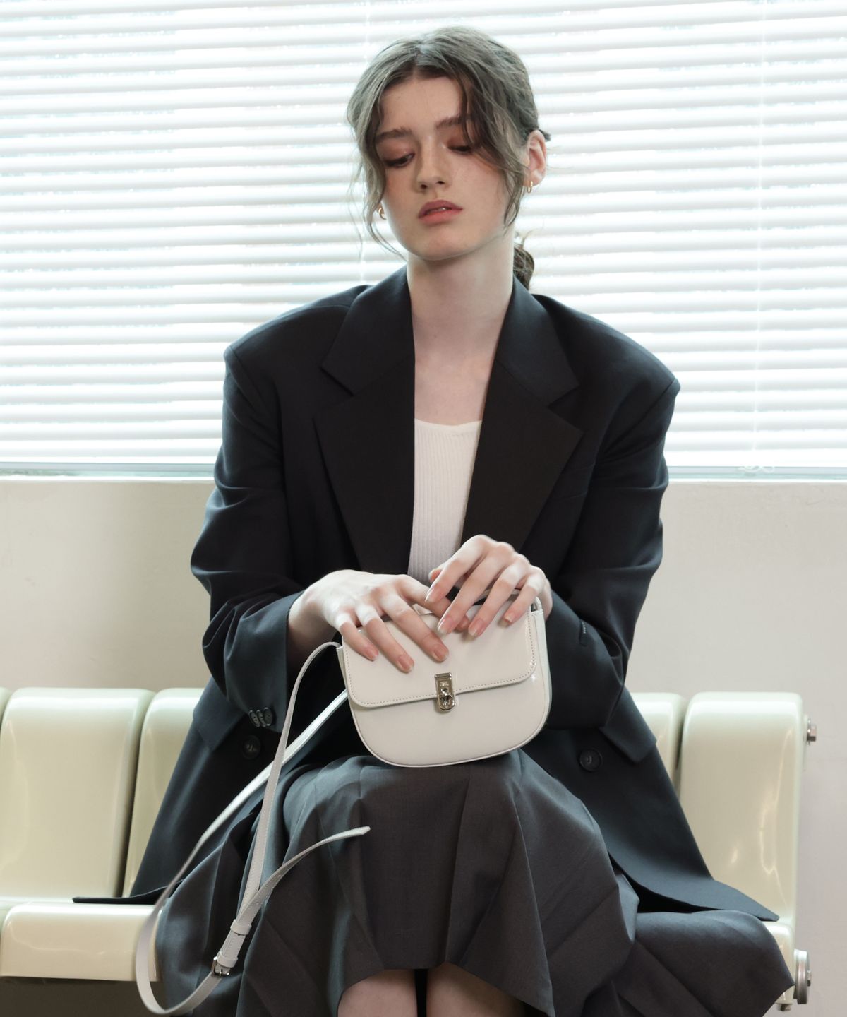 러브참(LOVECHARM) [사라 새들백_화이트] Sara Saddle Bag_White