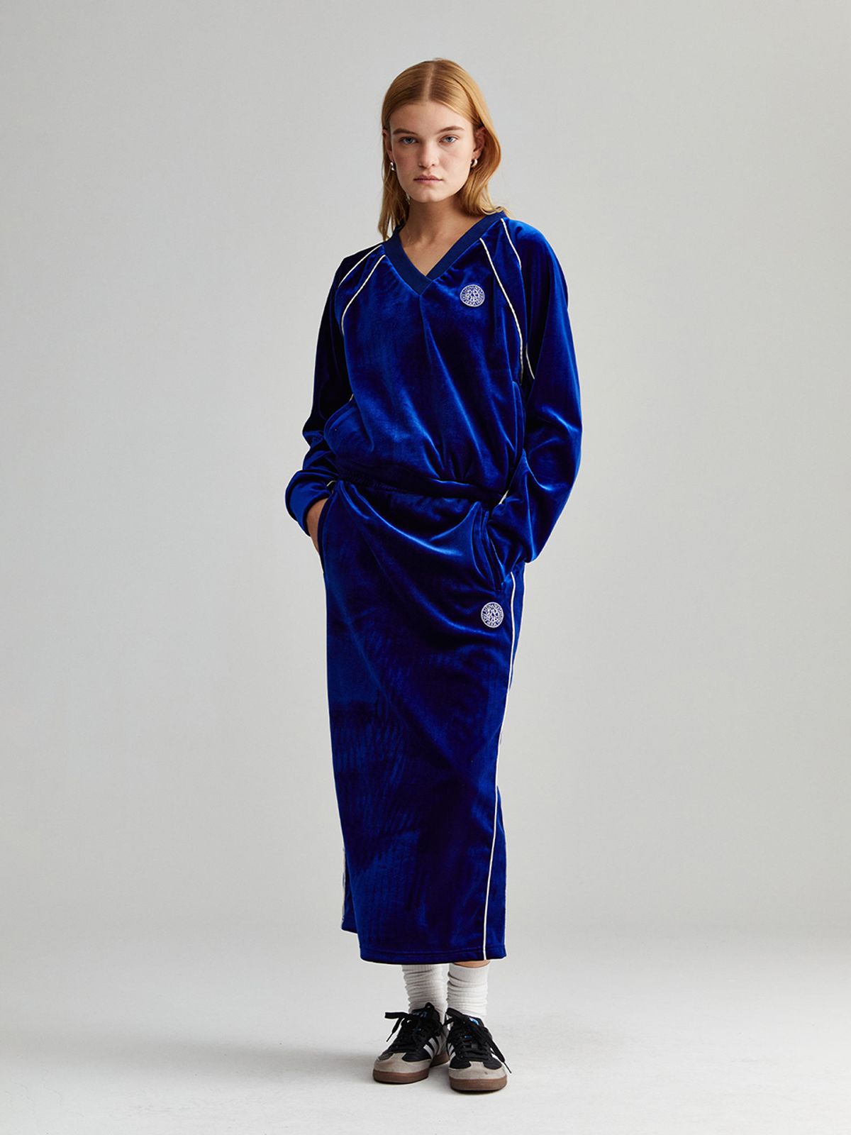 미나수(MENASOO) VELVET TRACK LONG SKIRT_NAVY