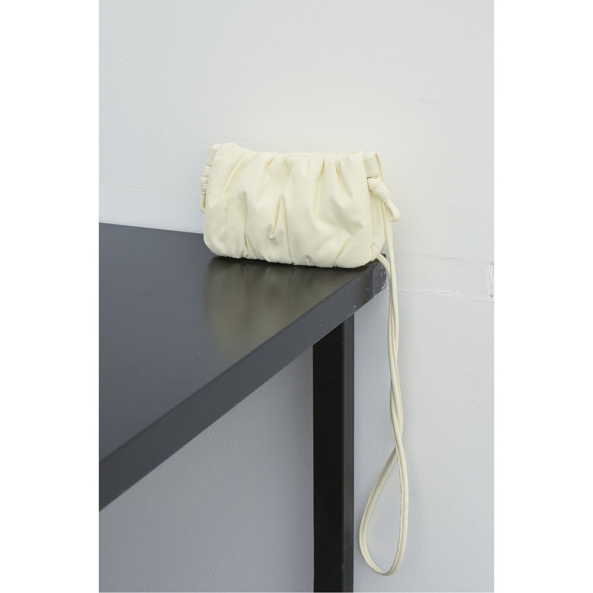 래코드(RECODE) Cross Candy Horizontal Phone Bag_RYBAA23800IVX