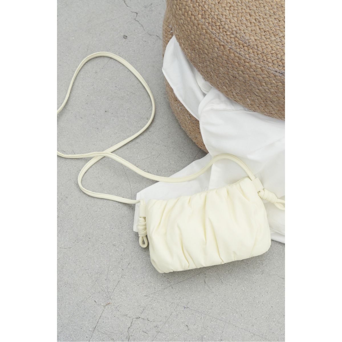 래코드(RECODE) Cross Candy Horizontal Phone Bag_RYBAA23800IVX