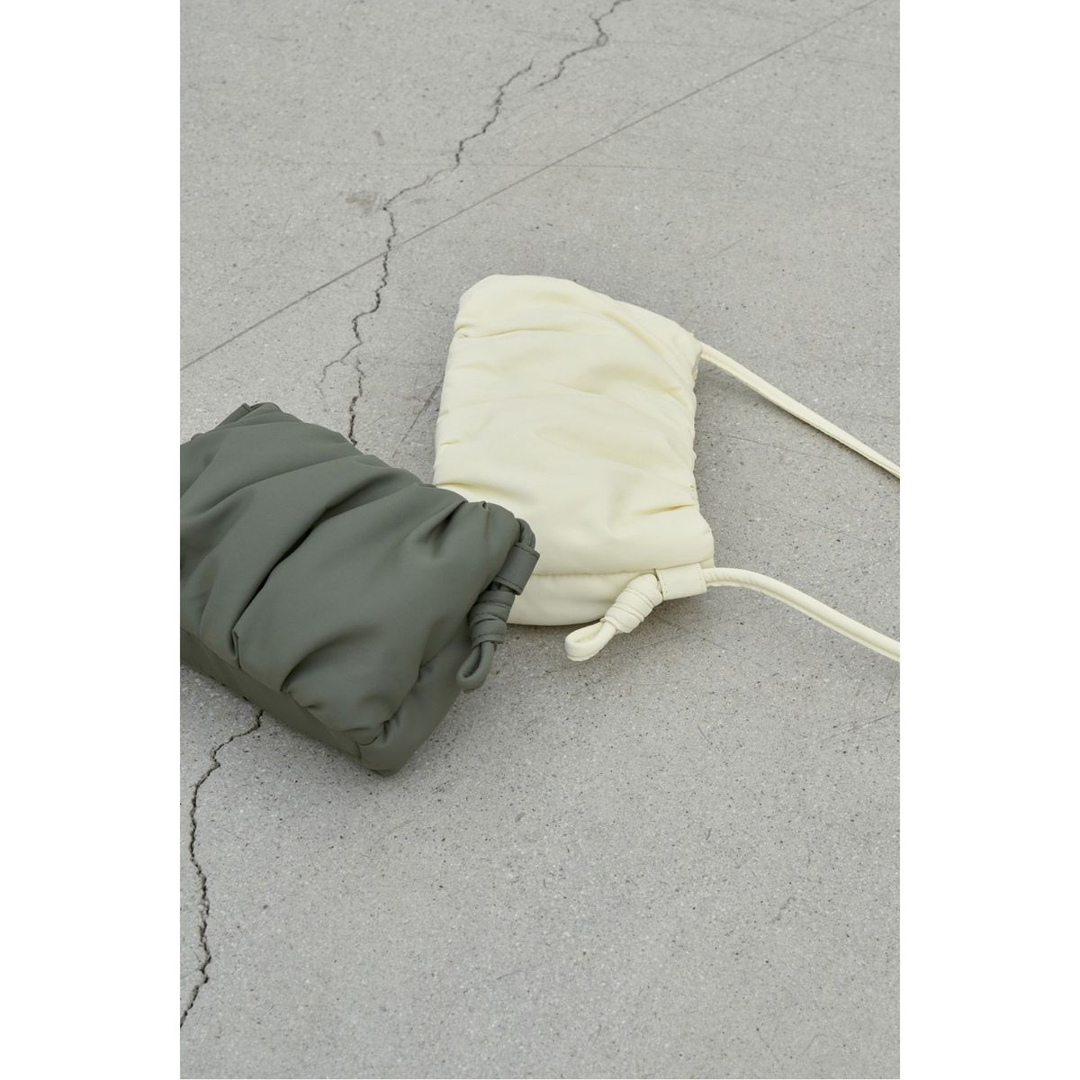래코드(RECODE) Cross Candy Horizontal Phone Bag_RYBAA23800IVX