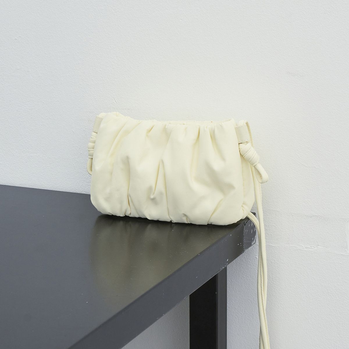 래코드(RECODE) Cross Candy Horizontal Phone Bag_RYBAA23800IVX