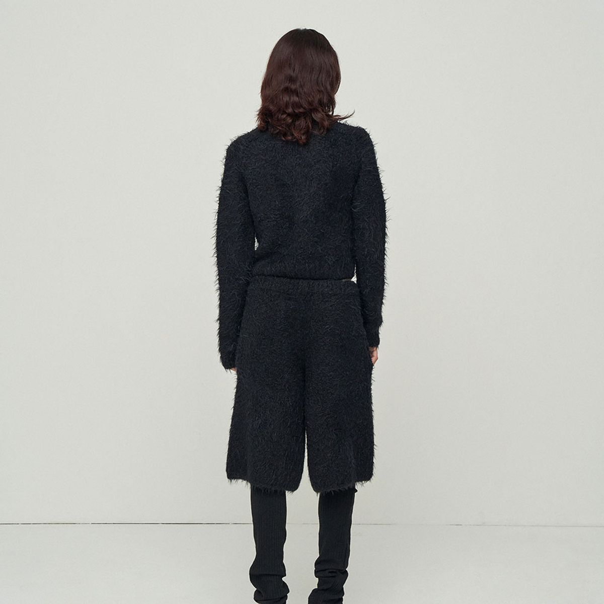 엘씨디씨티엠(LCDC™) FUZZY V-NECK SWEATER