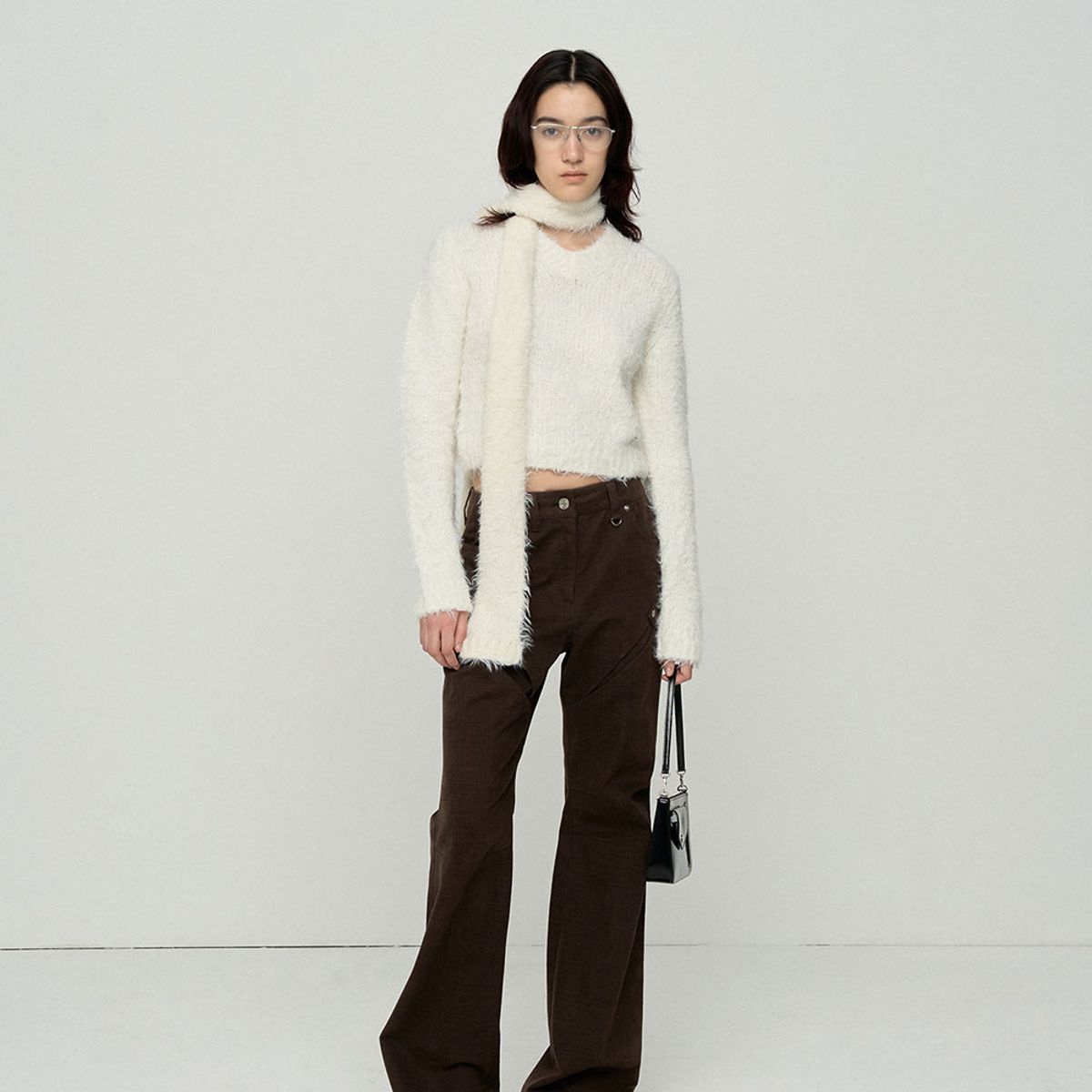 엘씨디씨티엠(LCDC™) FUZZY V-NECK SWEATER