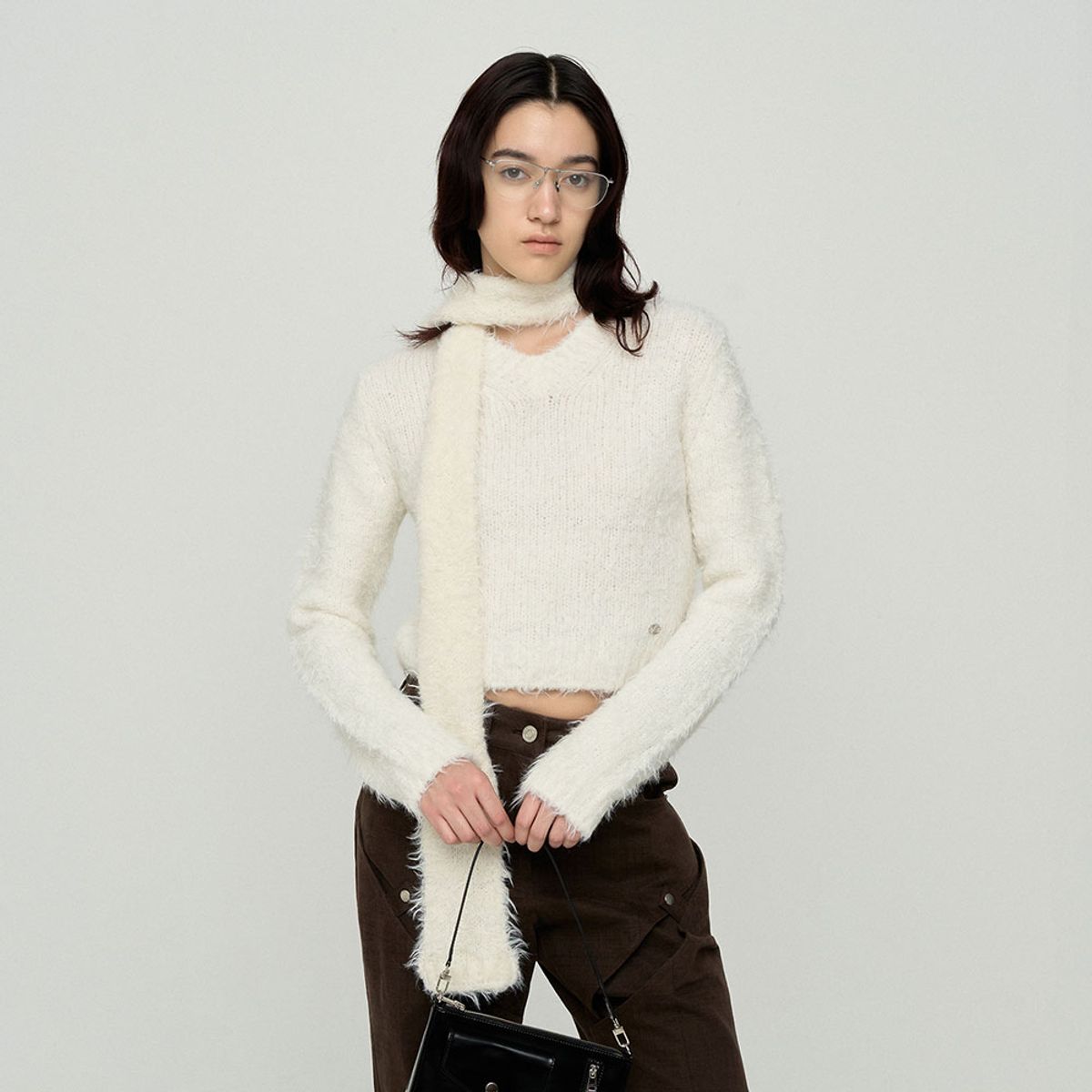 엘씨디씨티엠(LCDC™) FUZZY V-NECK SWEATER