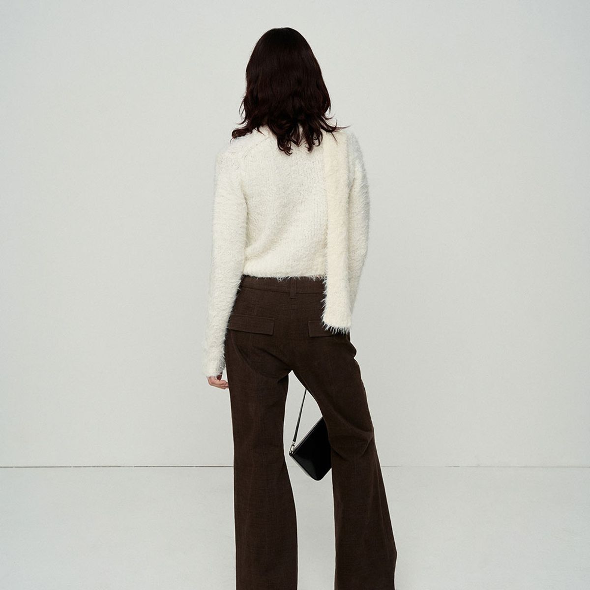 엘씨디씨티엠(LCDC™) FUZZY V-NECK SWEATER