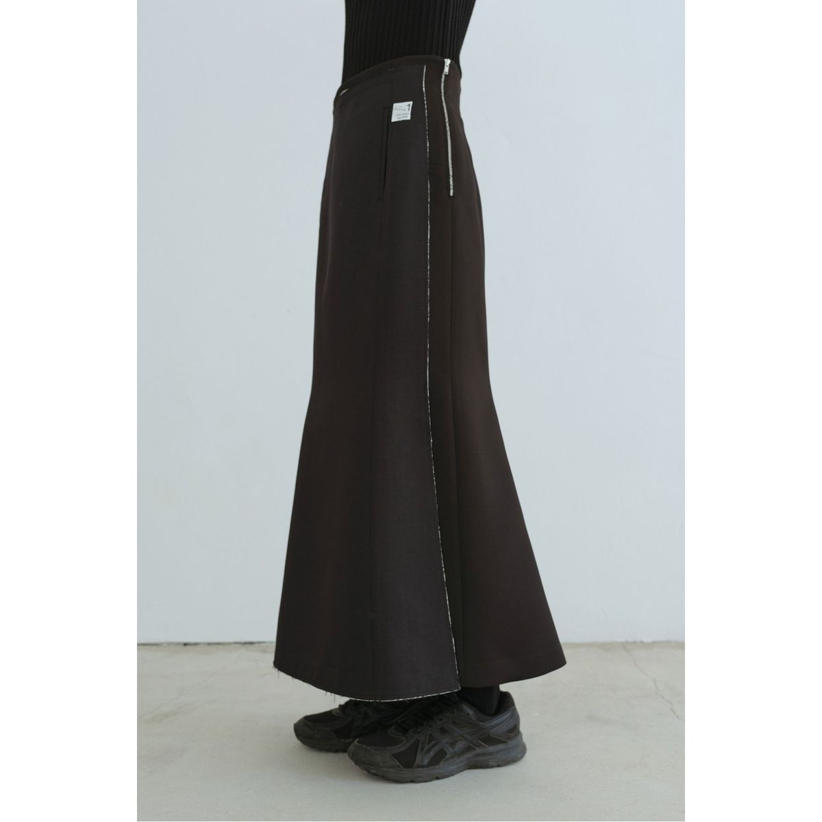 래코드(RECODE) Raw Cutting Mermaid Skirt_RQKAA23521BKX