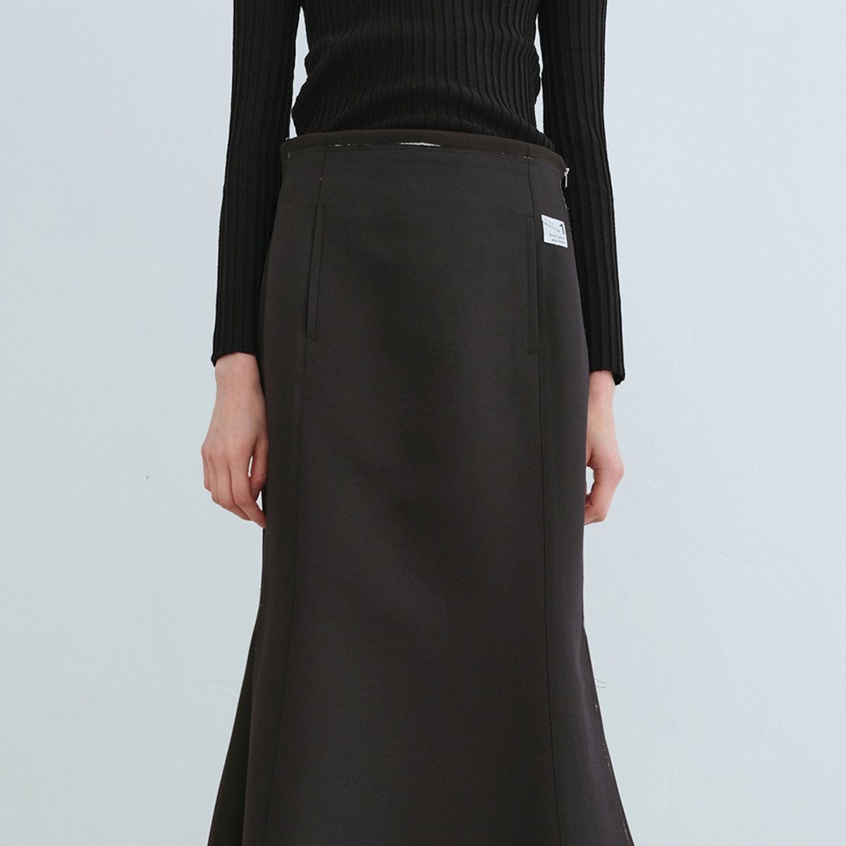 래코드(RECODE) Raw Cutting Mermaid Skirt_RQKAA23521BKX