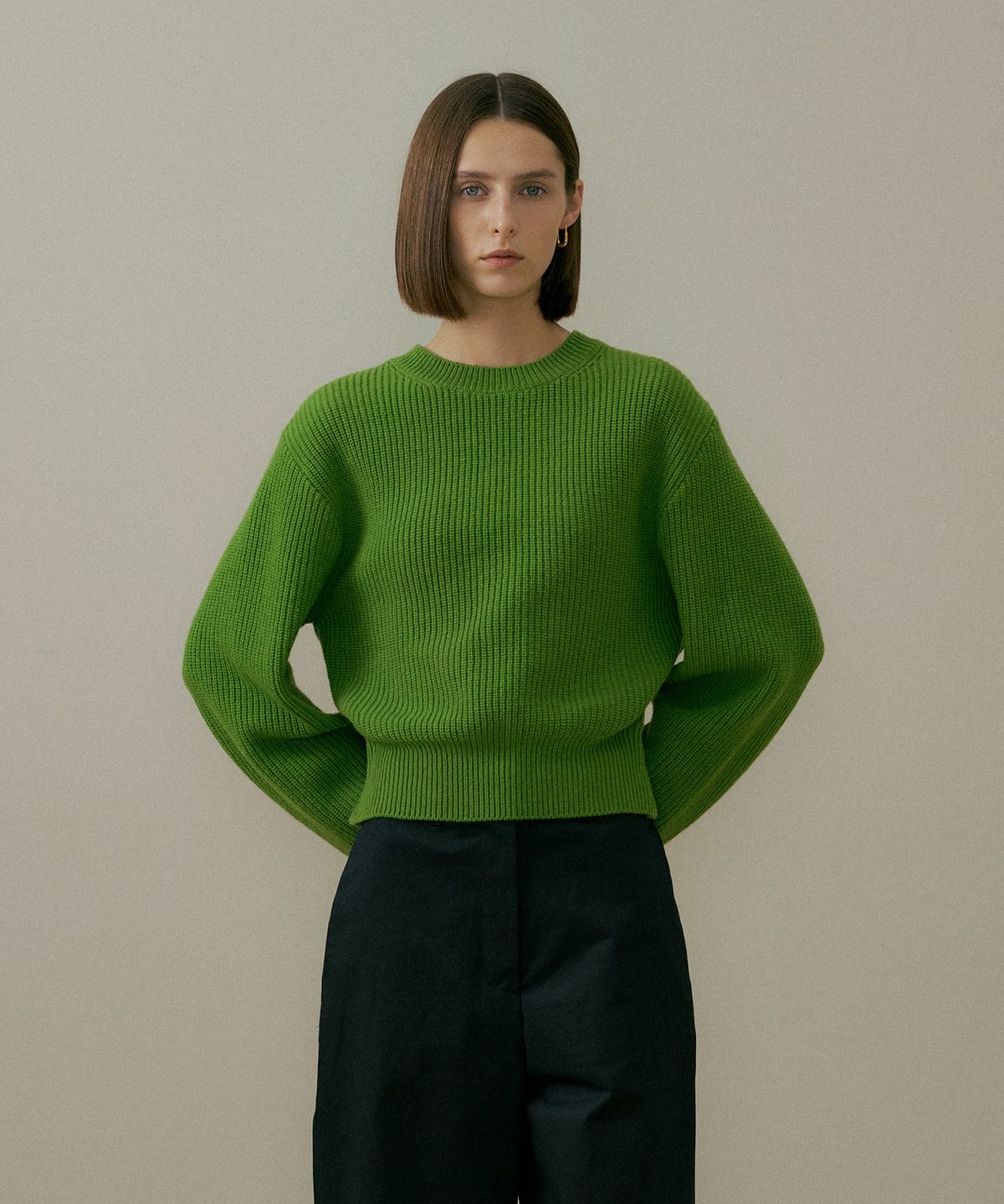 더페니(THE PENNY) BACK OPEN WOOL KNIT