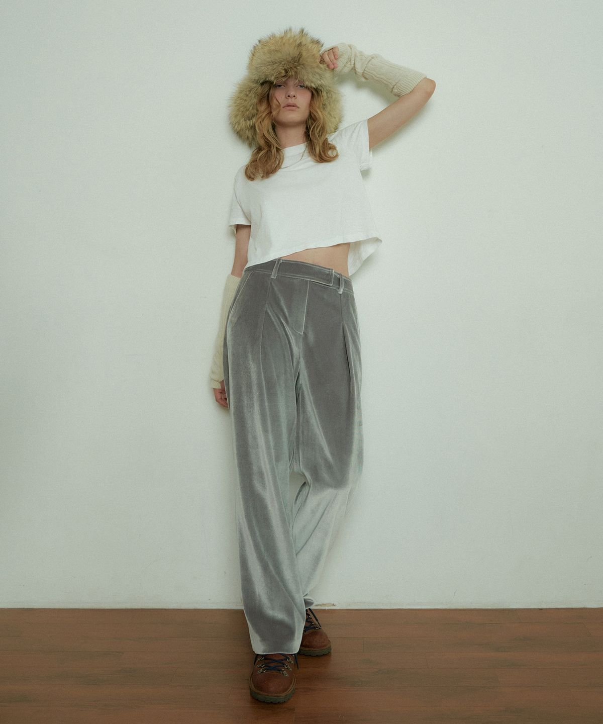 오버듀플레어(OVERDUEFLAIR) VELVET LOW WIDE PANTS_SILVER