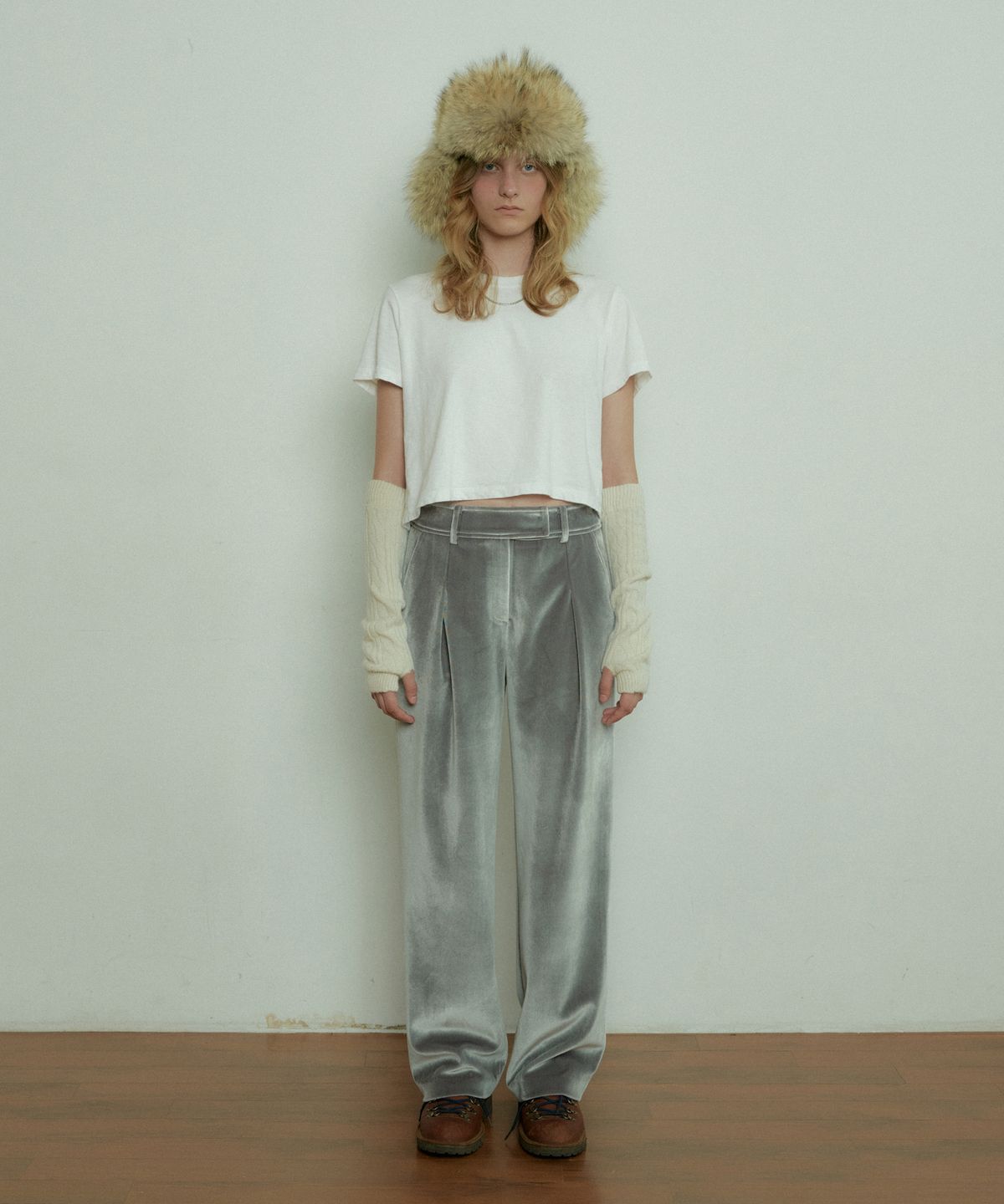 오버듀플레어(OVERDUEFLAIR) VELVET LOW WIDE PANTS_SILVER
