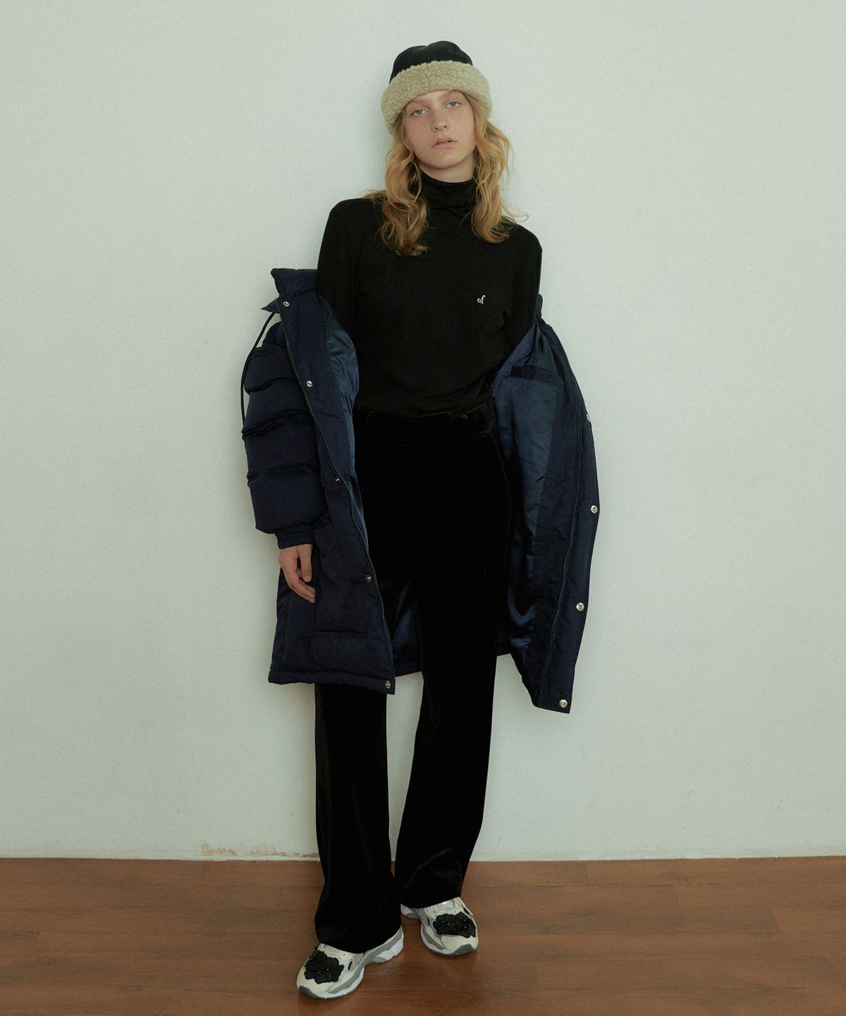 오버듀플레어(OVERDUEFLAIR) VELVET LOW WIDE PANTS_BLACK