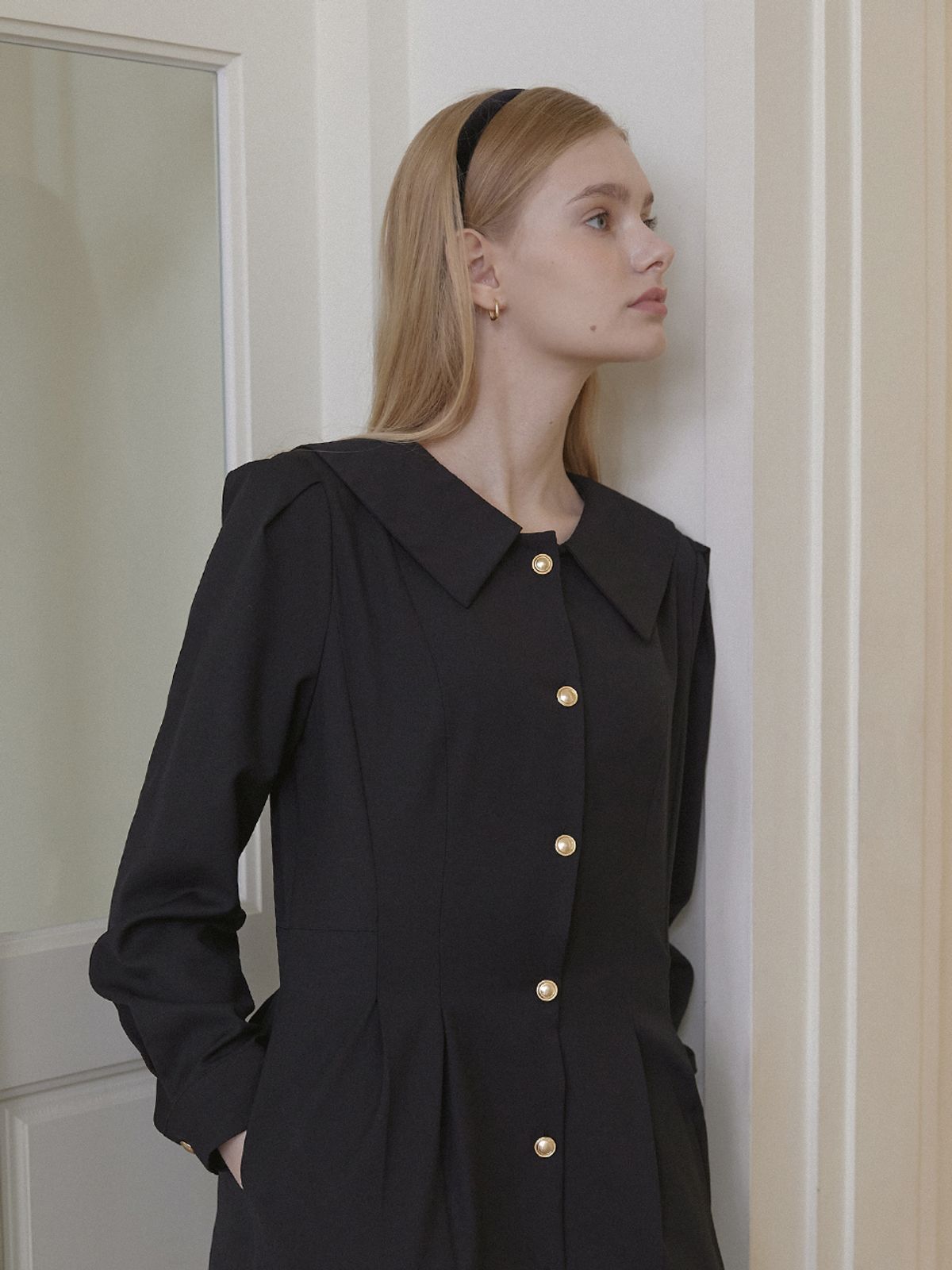논로컬(NONLOCAL) Sailor Collar Goldish Dress - Black