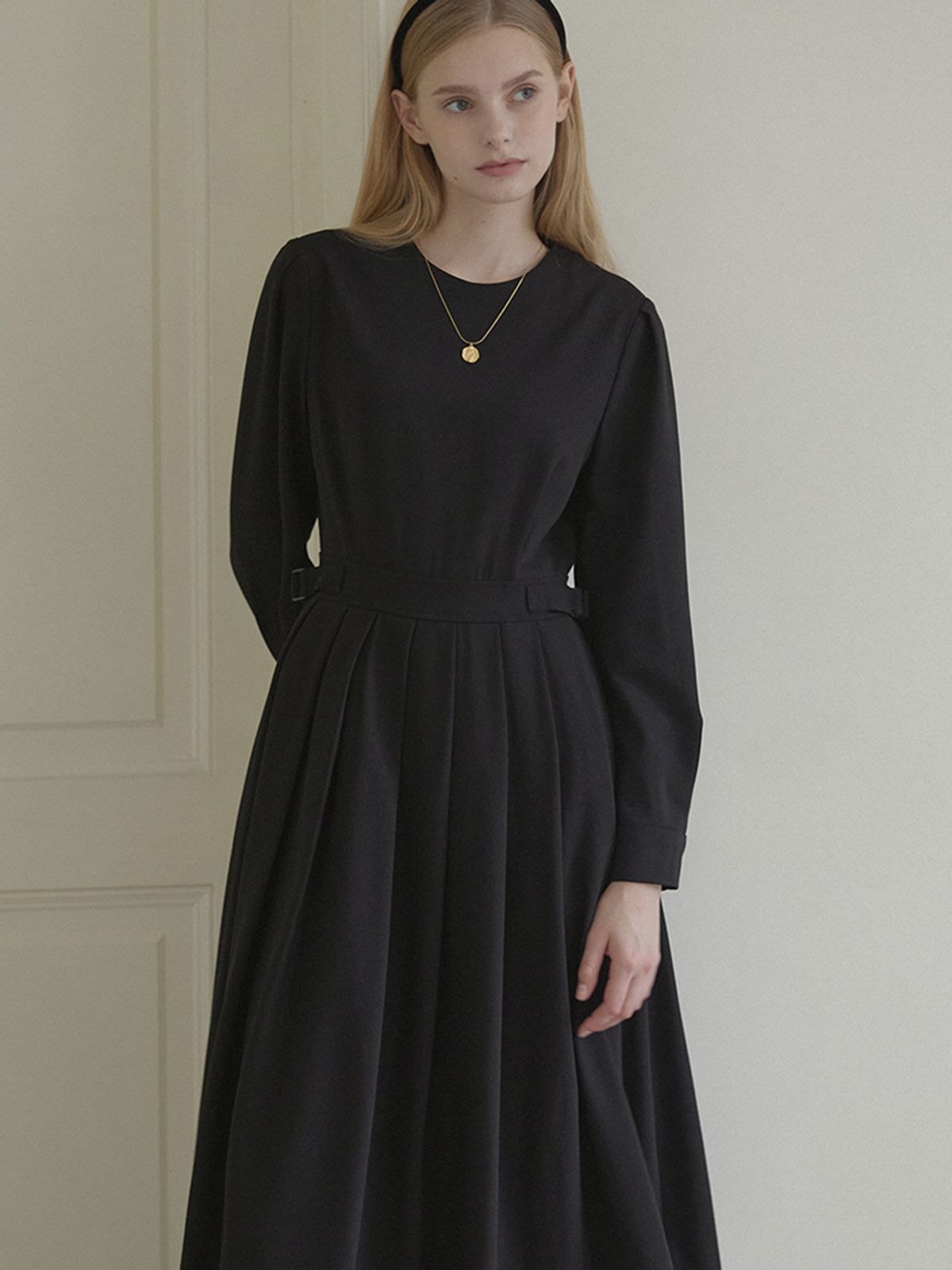 논로컬(NONLOCAL) Round Belted Pleats Dress - Black