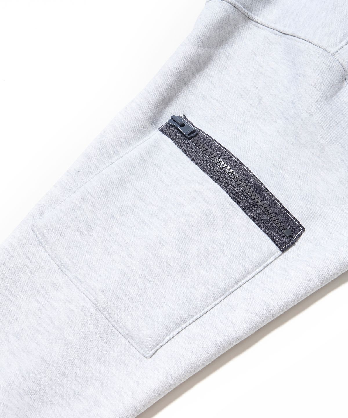 스티그마(STIGMA) ZIPPER OVERSIZED CREWNECK WHITE MELANGE