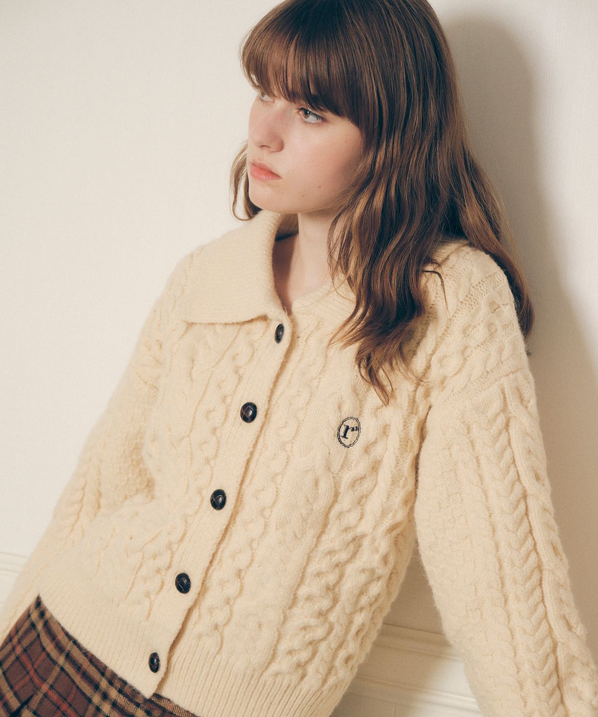 로라로라(ROLAROLA) CABLE COLLAR KNIT CARDIGAN IVORY