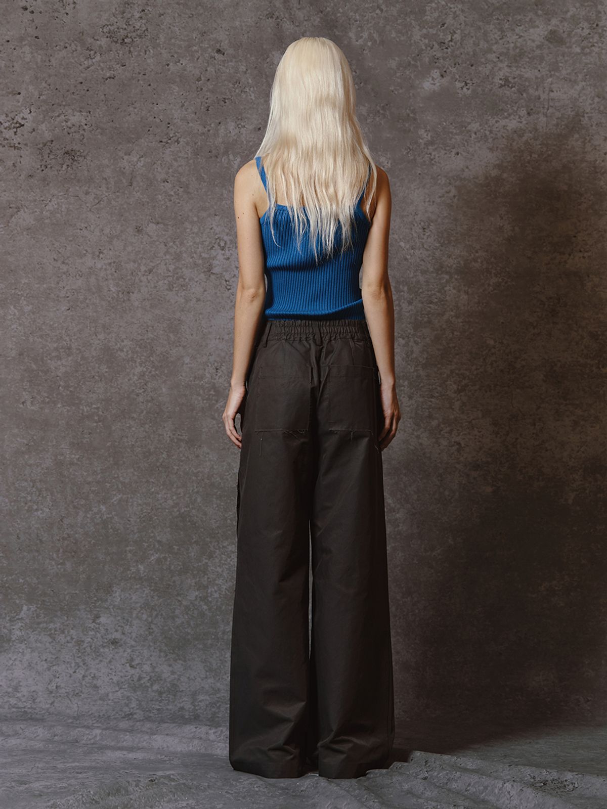 민더리(MEENDERI) RIBBED SLEEVELESS KNIT TOP - BLUE