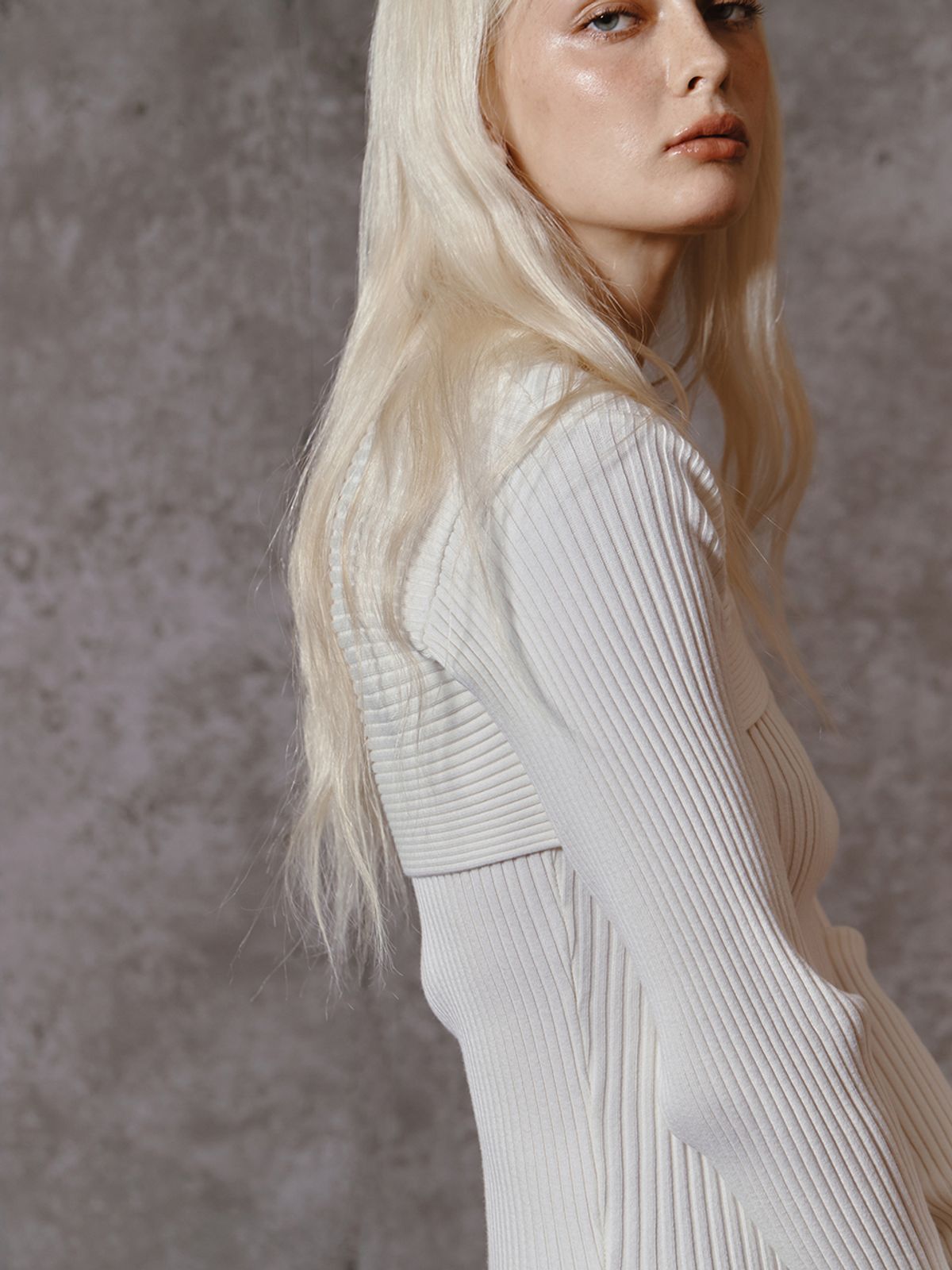 민더리(MEENDERI) CROSS RIBBED BOLERO TOP - OFF WHITE