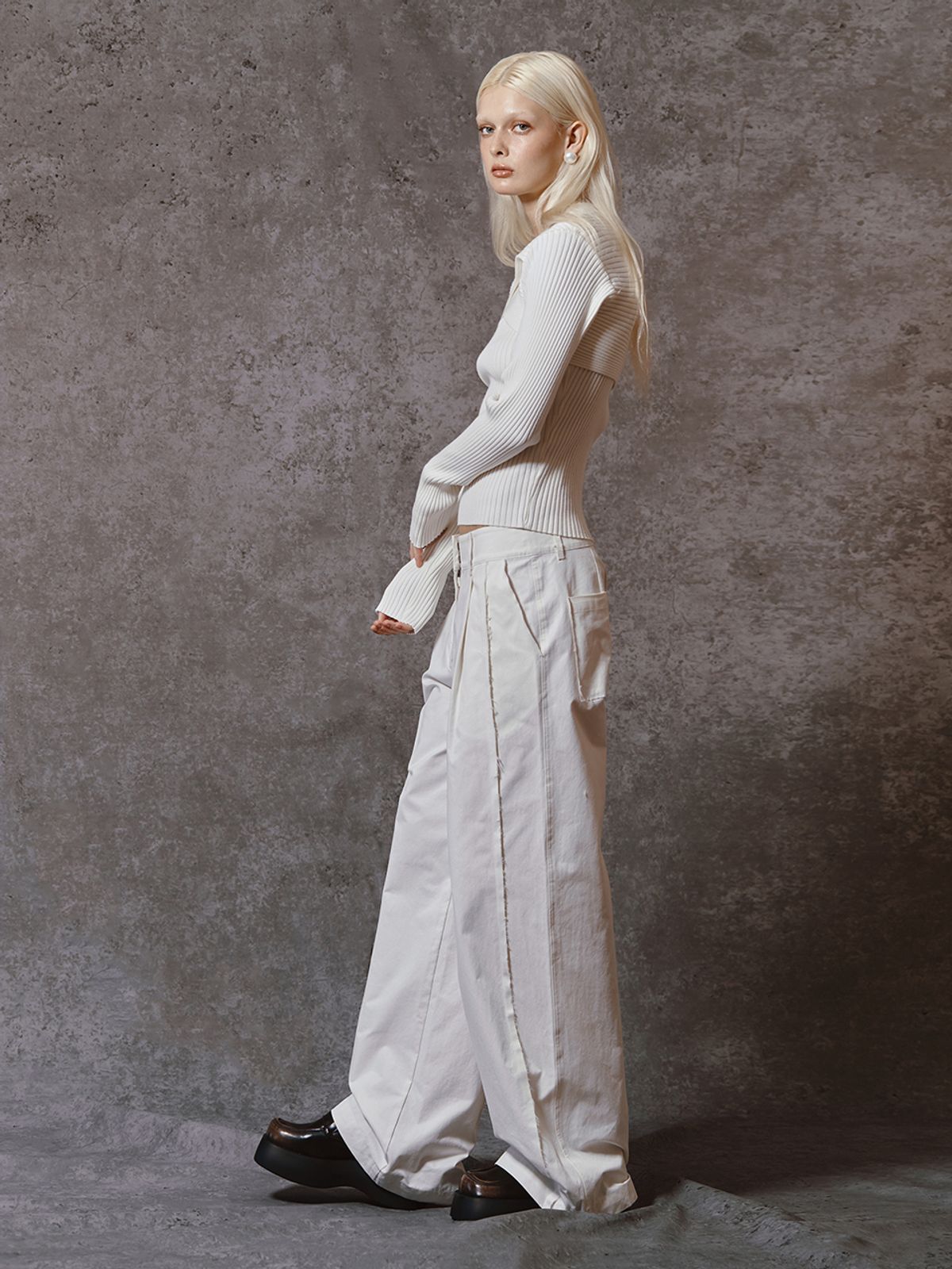 민더리(MEENDERI) CROSS RIBBED BOLERO TOP - OFF WHITE