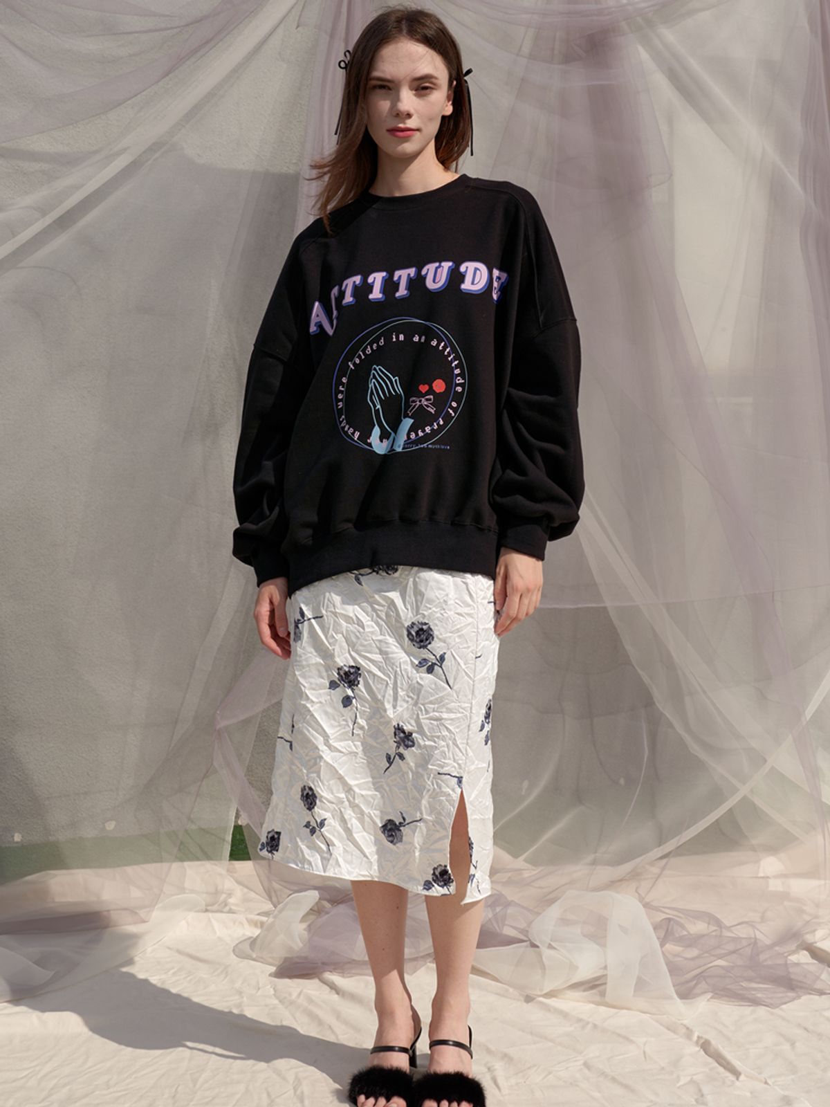 쏘리, 투 머치 러브(SORRY, TOO MUCH LOVE) White Natural Flower Satin Skirt_White