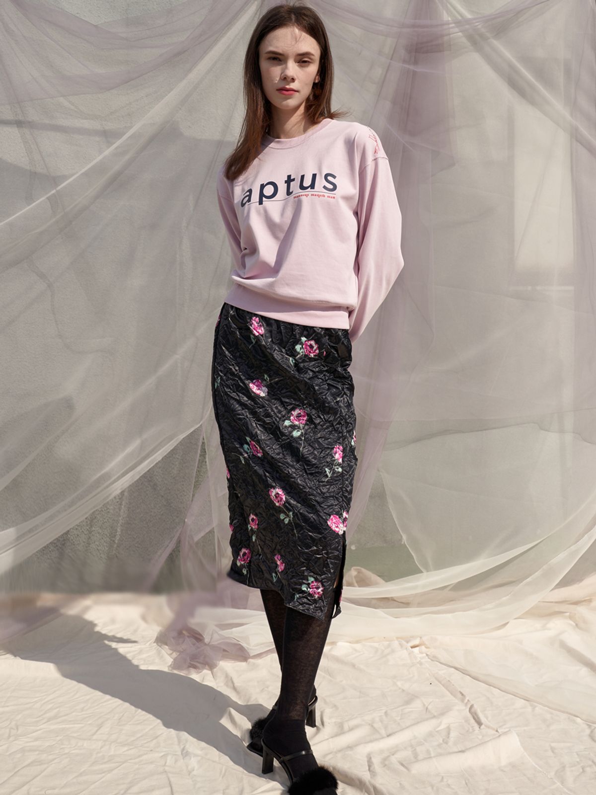 쏘리, 투 머치 러브(SORRY, TOO MUCH LOVE) White Natural Flower Satin Skirt_Black