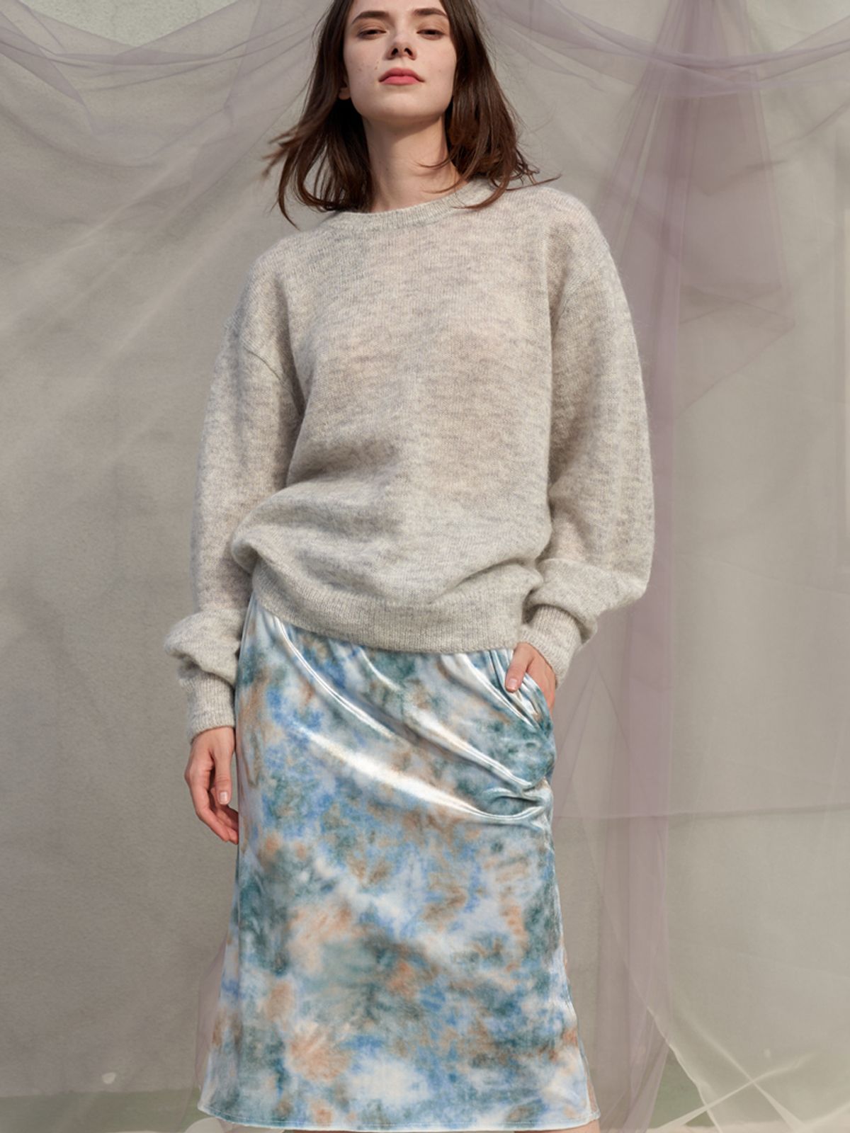 쏘리, 투 머치 러브(SORRY, TOO MUCH LOVE) Claude Sunrise Velvet Midi Skirt_Blue