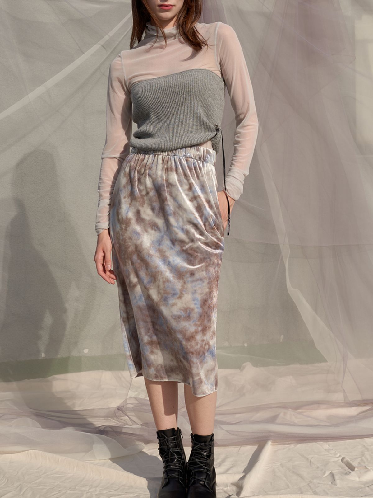 쏘리, 투 머치 러브(SORRY, TOO MUCH LOVE) Claude Sunrise Velvet Midi Skirt_Brown