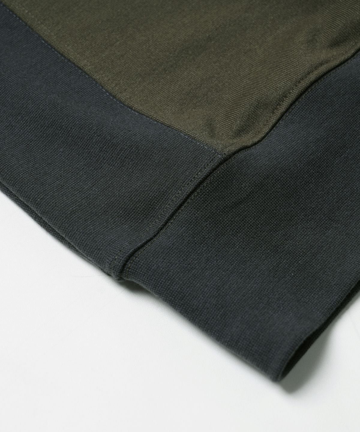 프리즘웍스(FRIZMWORKS) COLLAR LAYERED SWEATSHIRT _ OLIVE