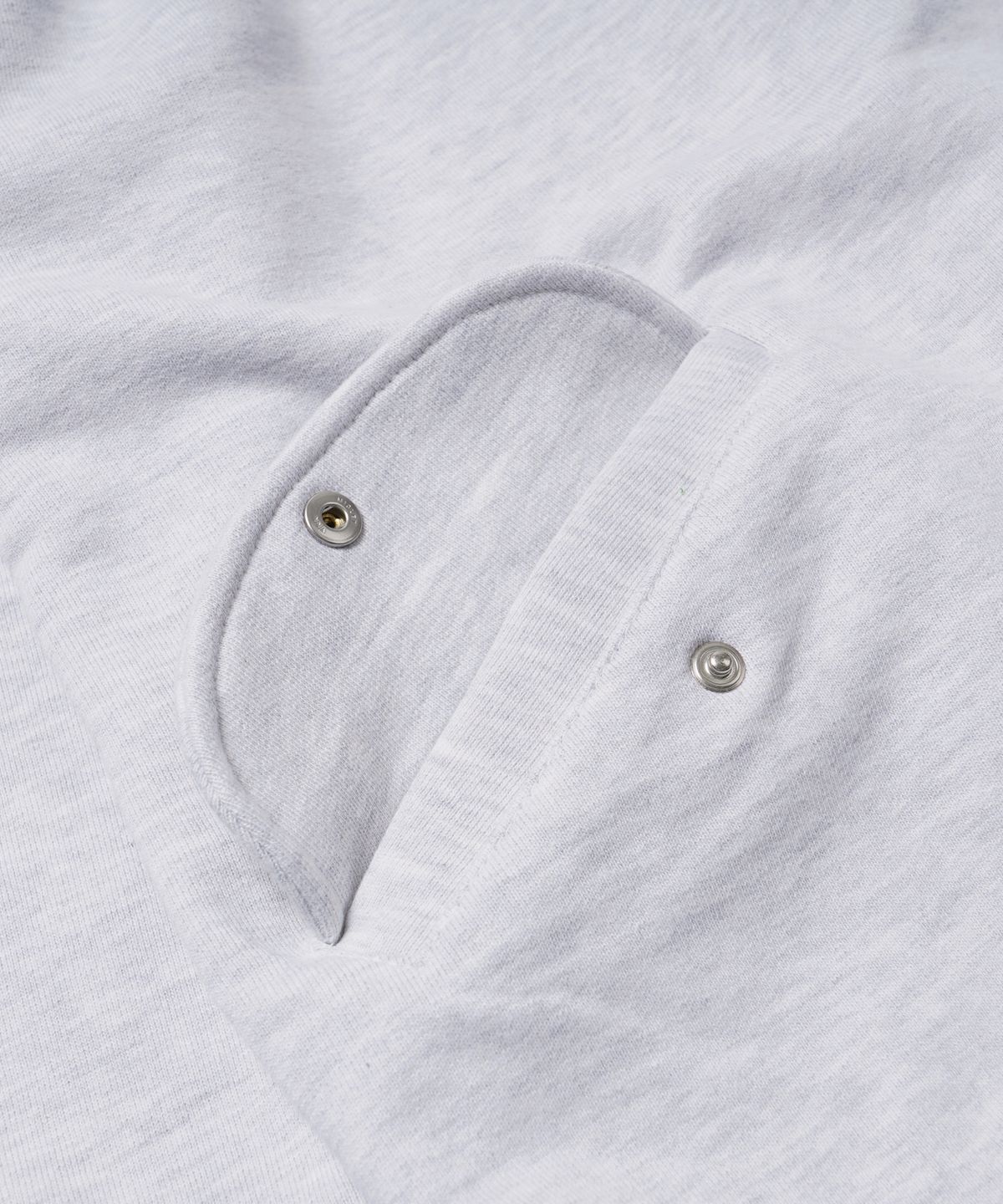 프리즘웍스(FRIZMWORKS) BANDING SNAP SWEATSHIRT _ WHITE MELANGE