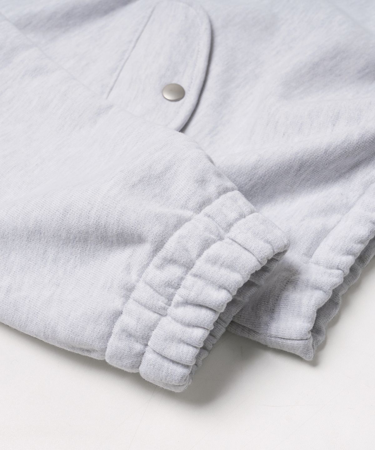 프리즘웍스(FRIZMWORKS) BANDING SNAP SWEATSHIRT _ WHITE MELANGE