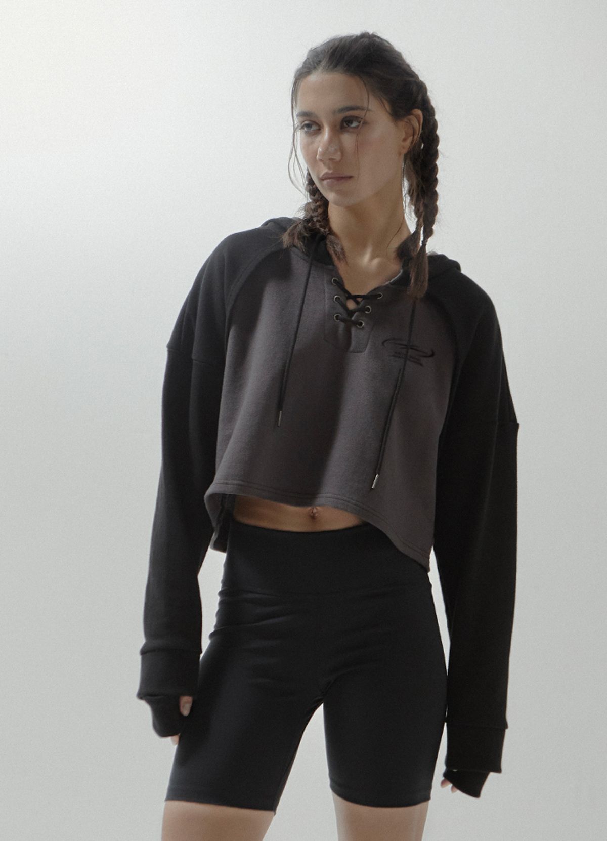 세니크(SENIK) Boxer crop hoodie - Black