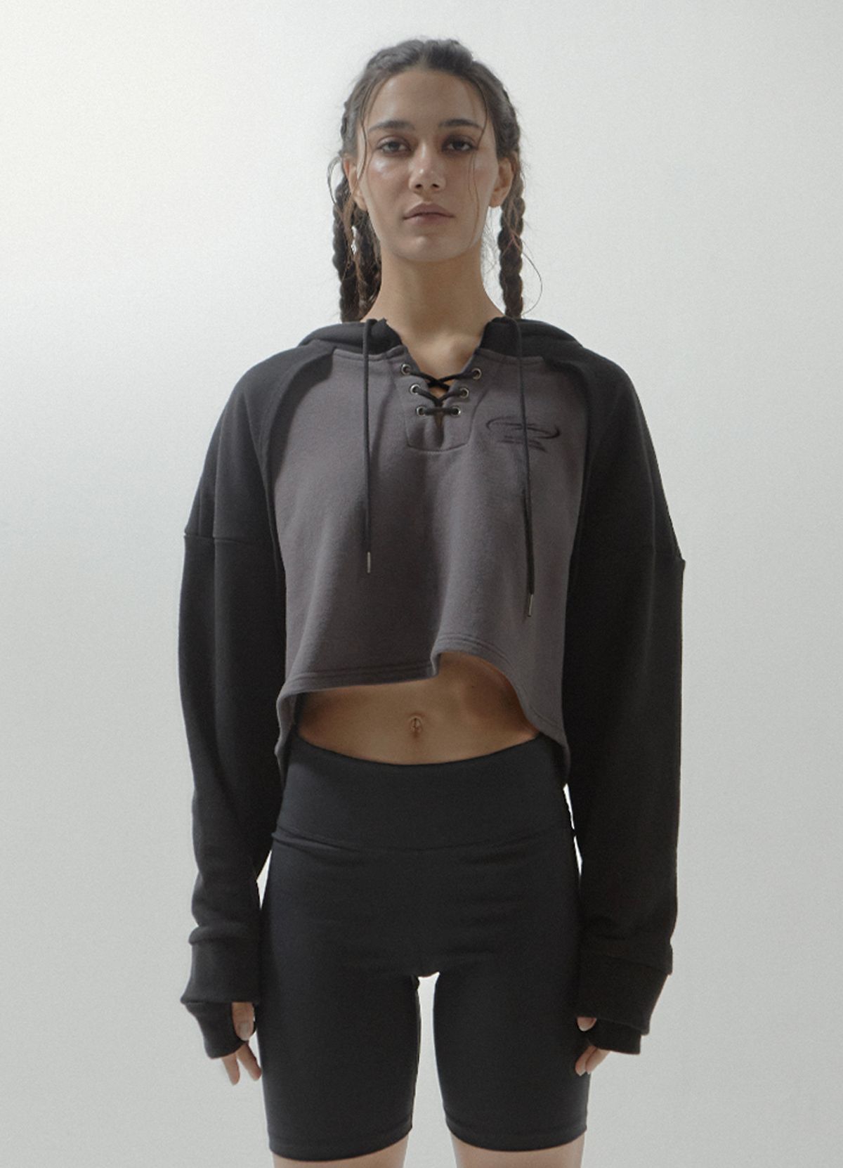 세니크(SENIK) Boxer crop hoodie - Black
