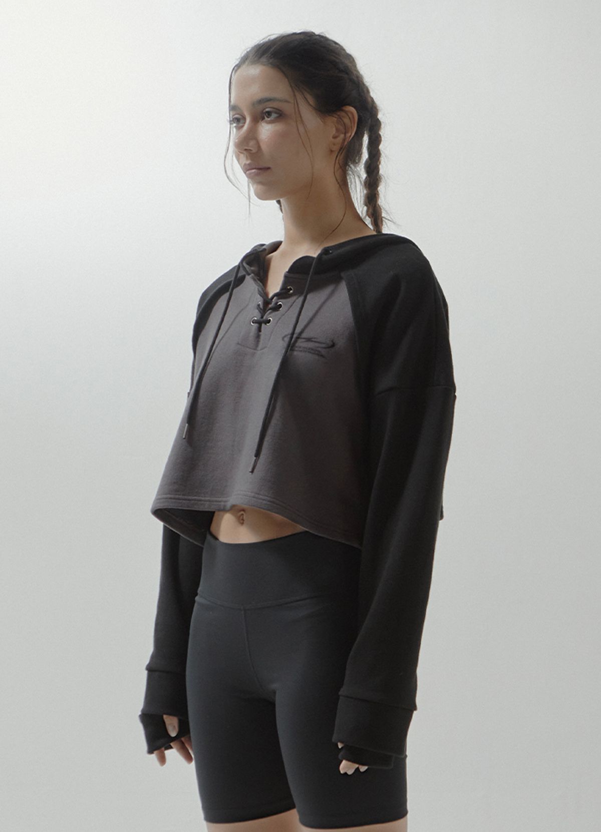 세니크(SENIK) Boxer crop hoodie - Black