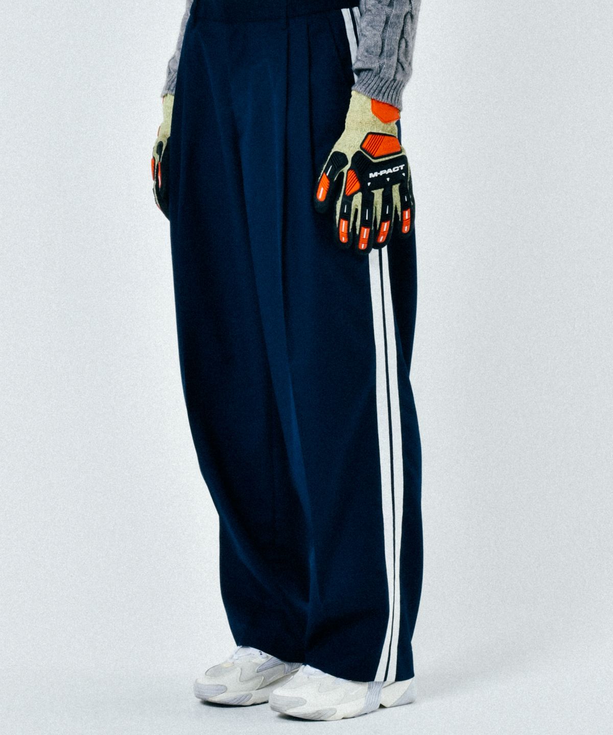 씨오엠이(COME) [UNISEX] Satin-Trimmed Racing Trousers (Navy)