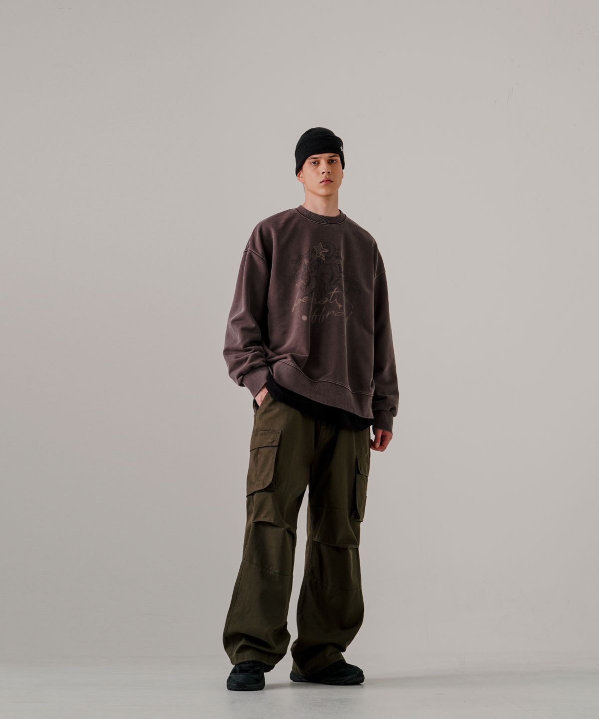 에즈카톤(EZKATON) 엠낫 피그먼트 맨투맨 버건디 SHMT6733
