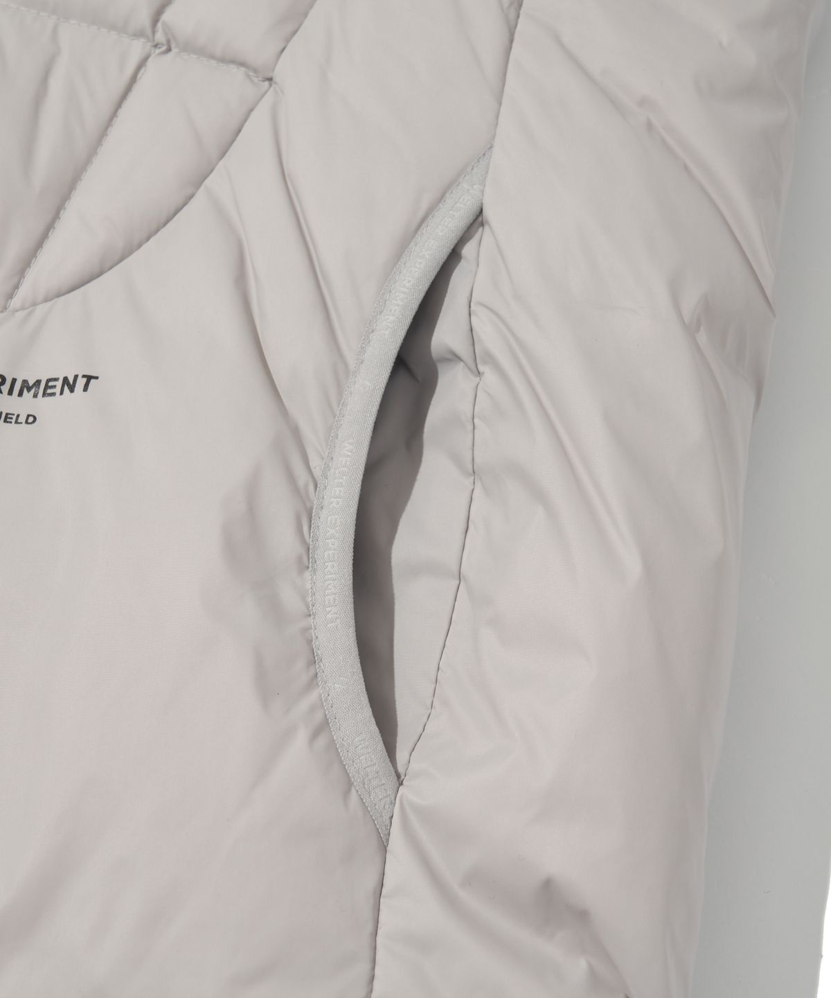 웰터 익스페리먼트(WELTER EXPERIMENT) SHIELD DOWN HOOD VEST_LIGHT GRAY_WOL048